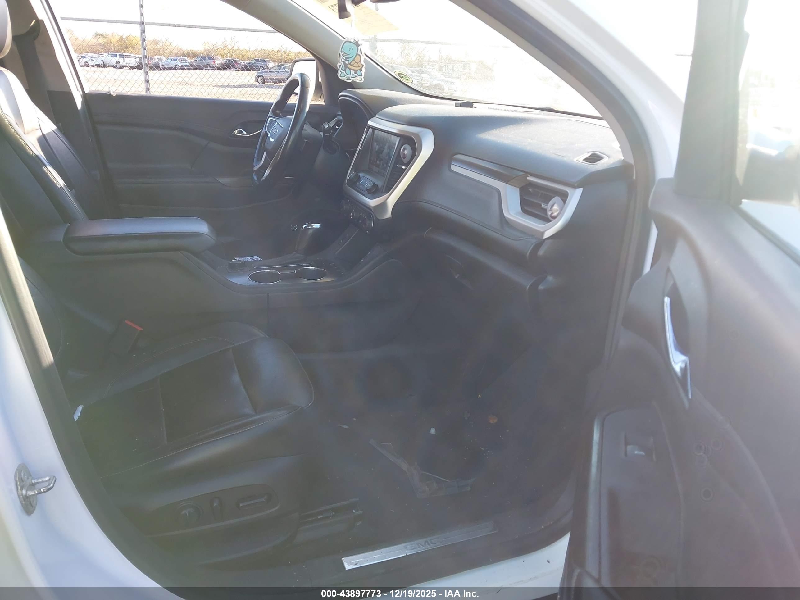 GMC ACADIA image 5