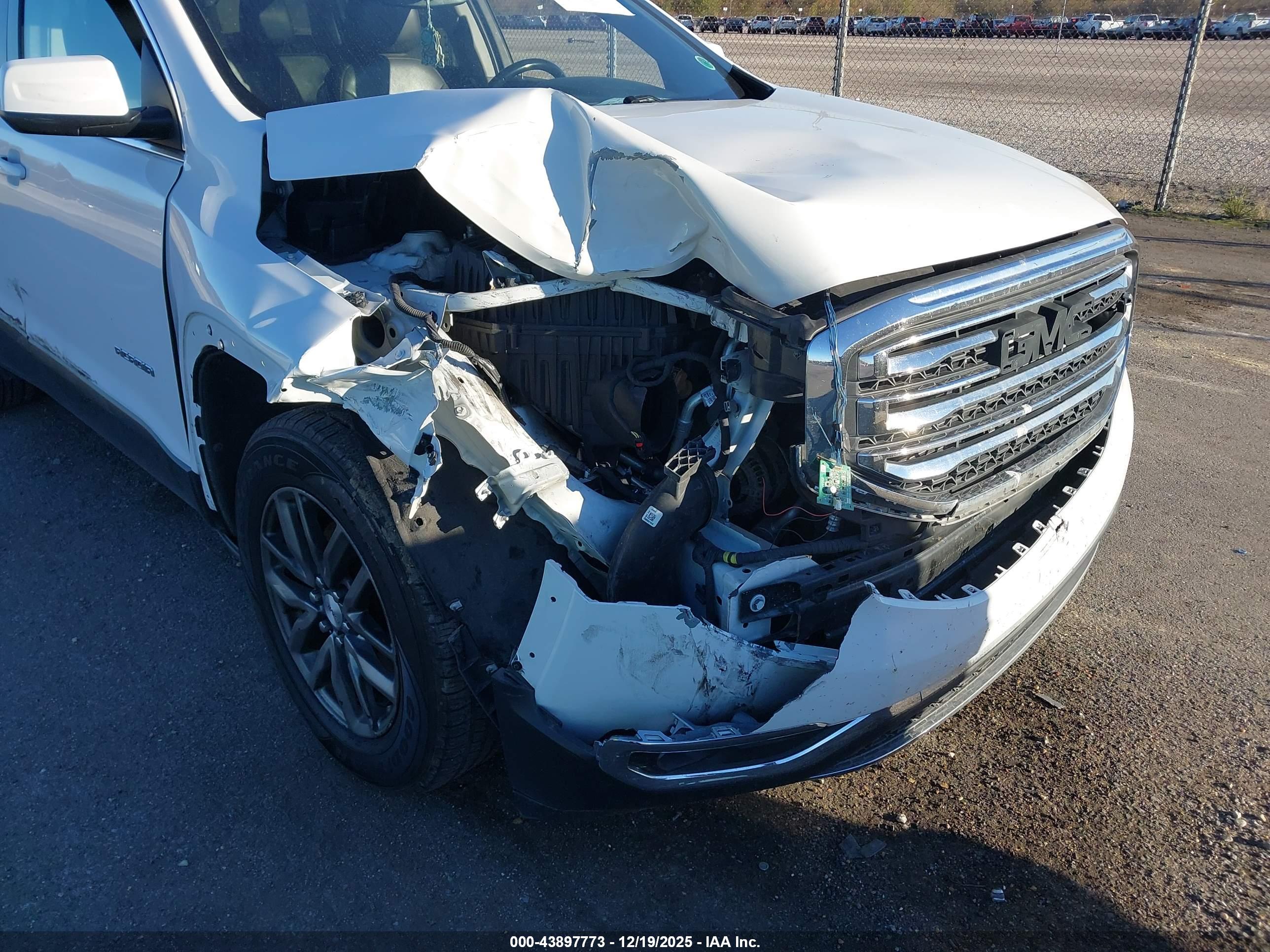 GMC ACADIA image 6