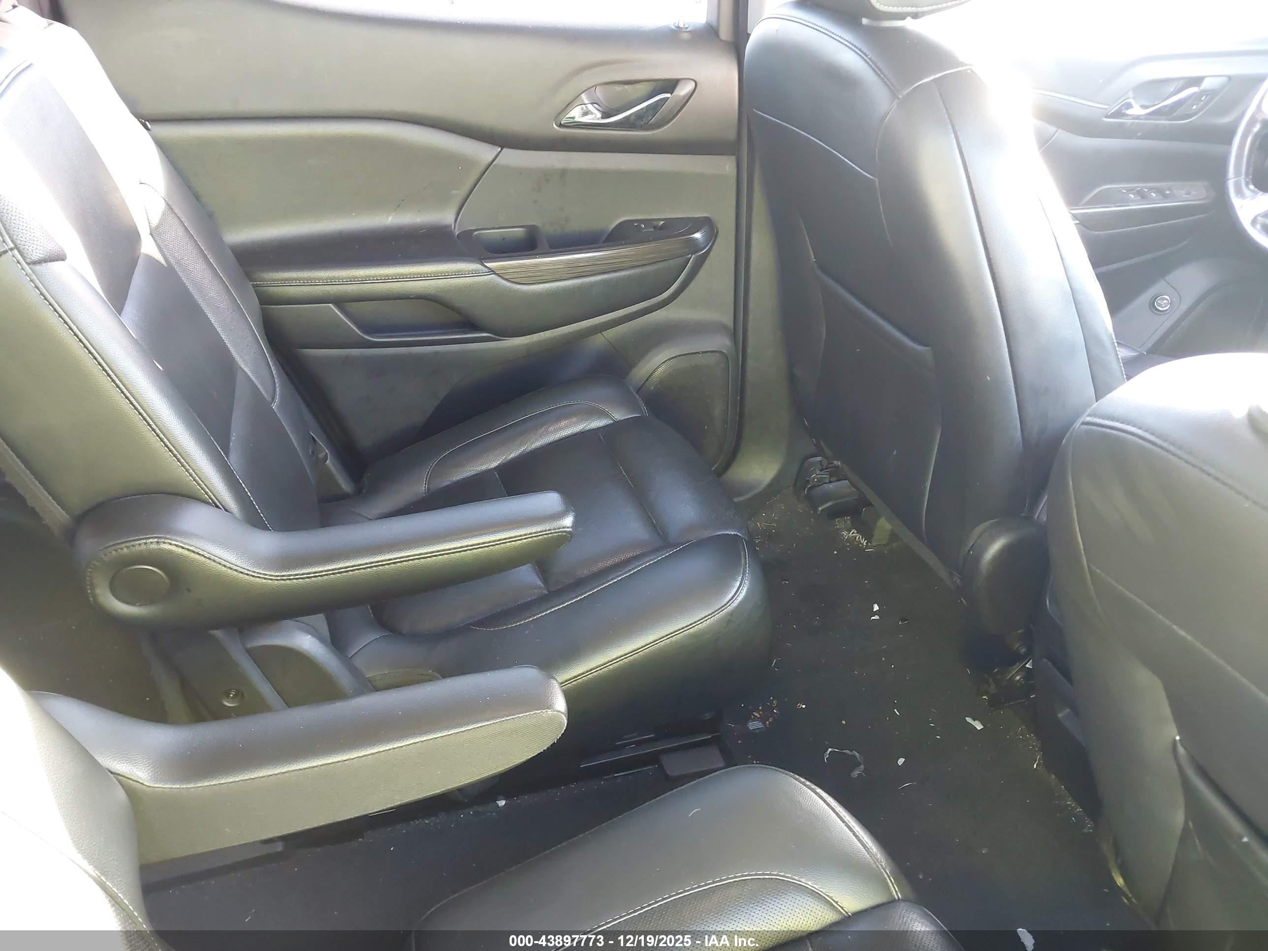 GMC ACADIA image 8