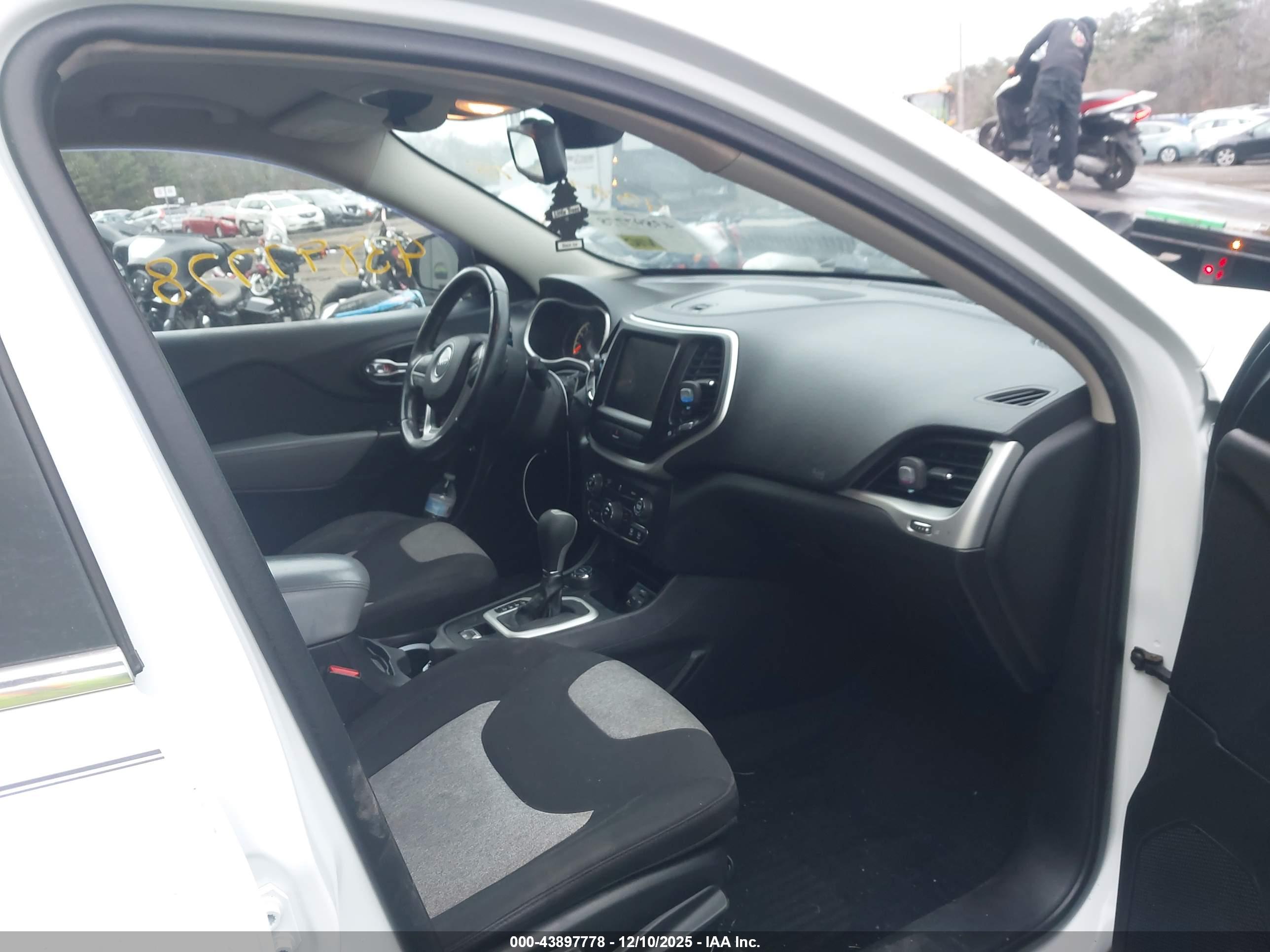 JEEP CHEROKEE image 5