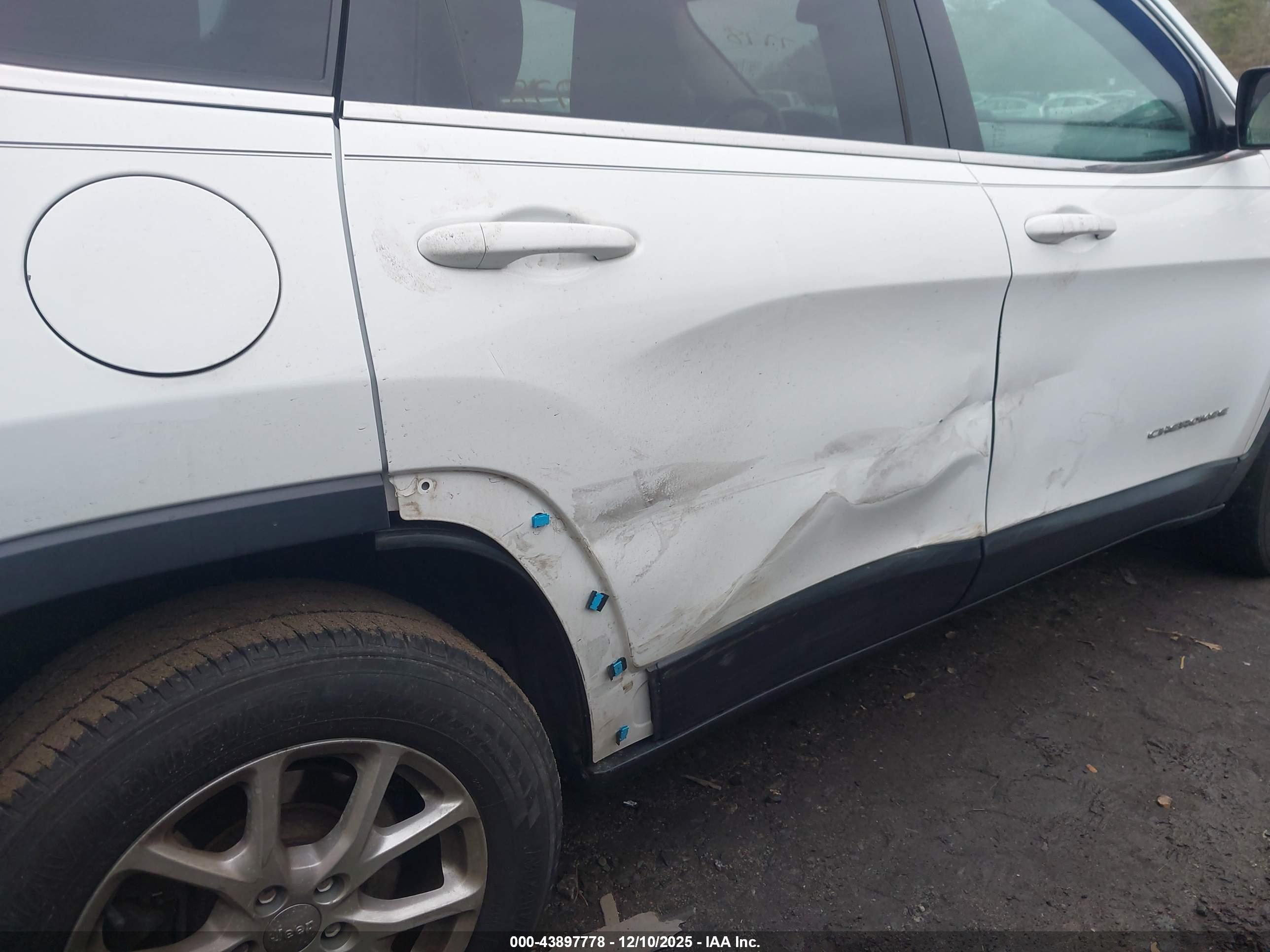 JEEP CHEROKEE image 6