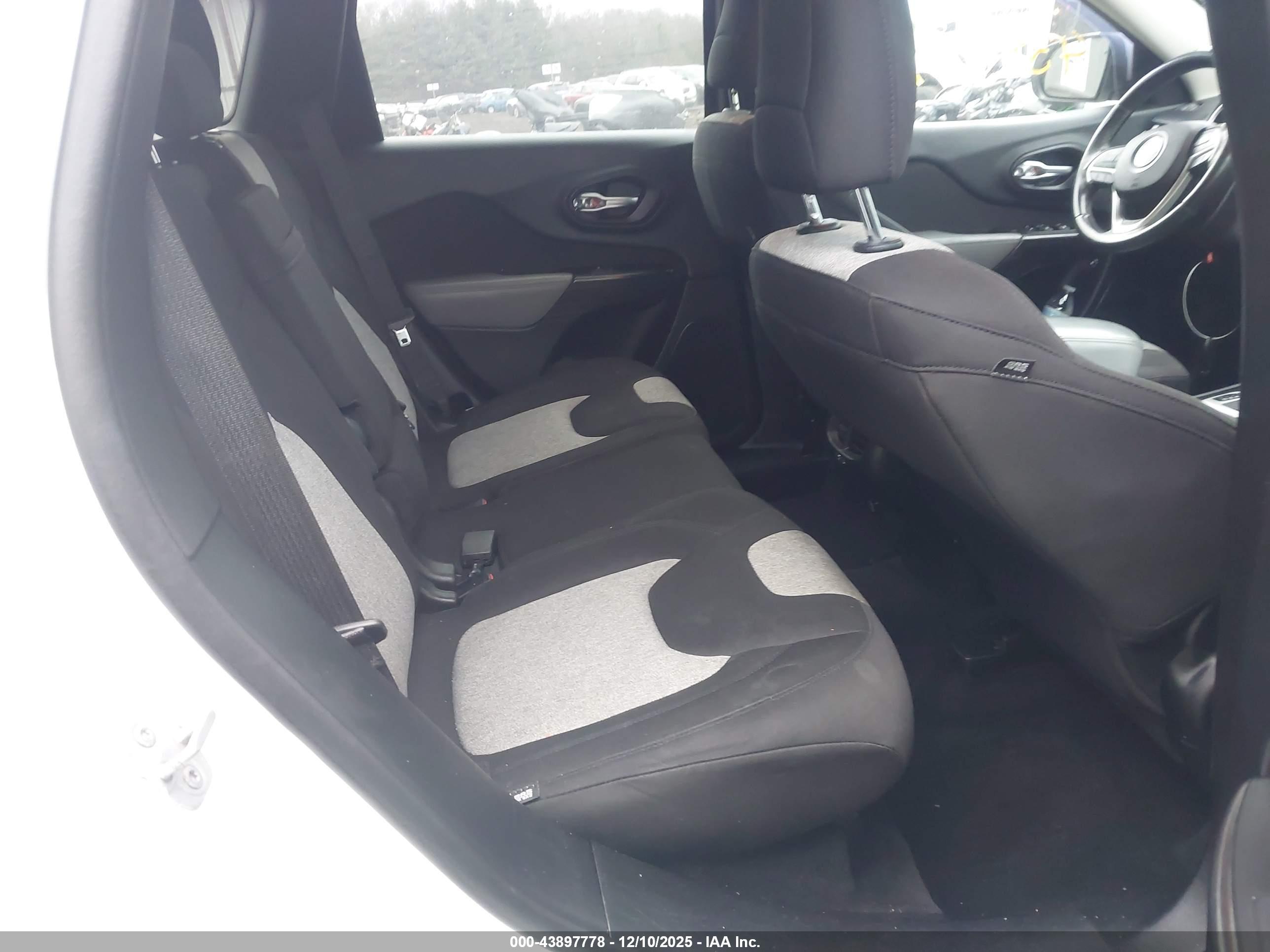 JEEP CHEROKEE image 8