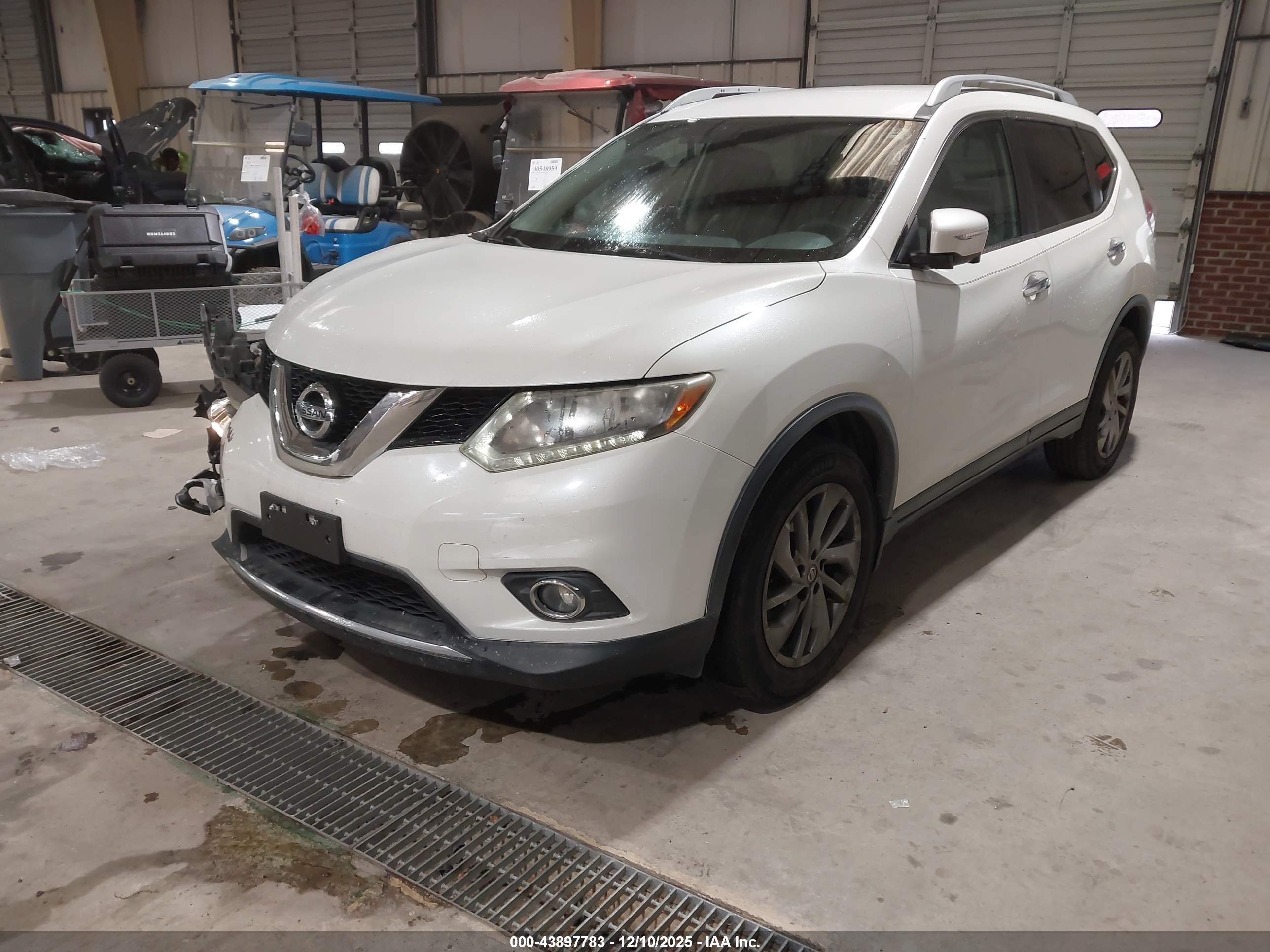 NISSAN ROGUE image 2