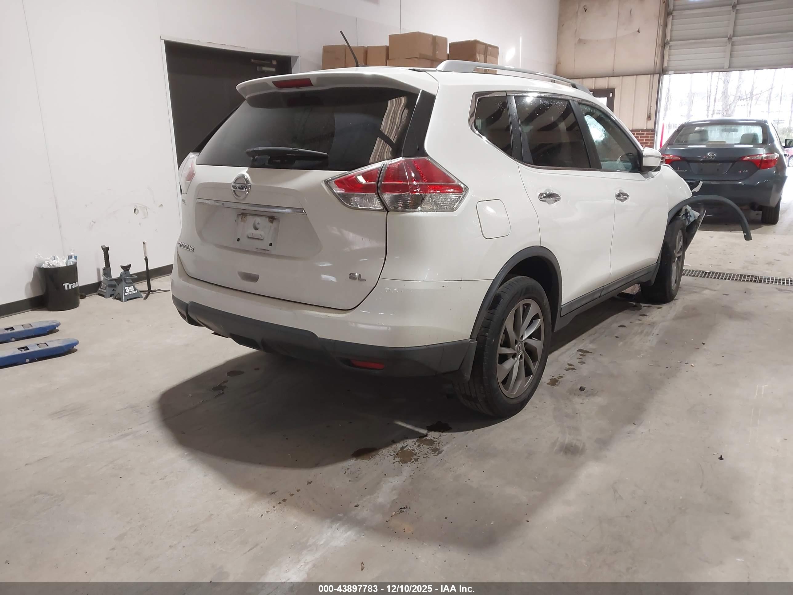 NISSAN ROGUE image 4
