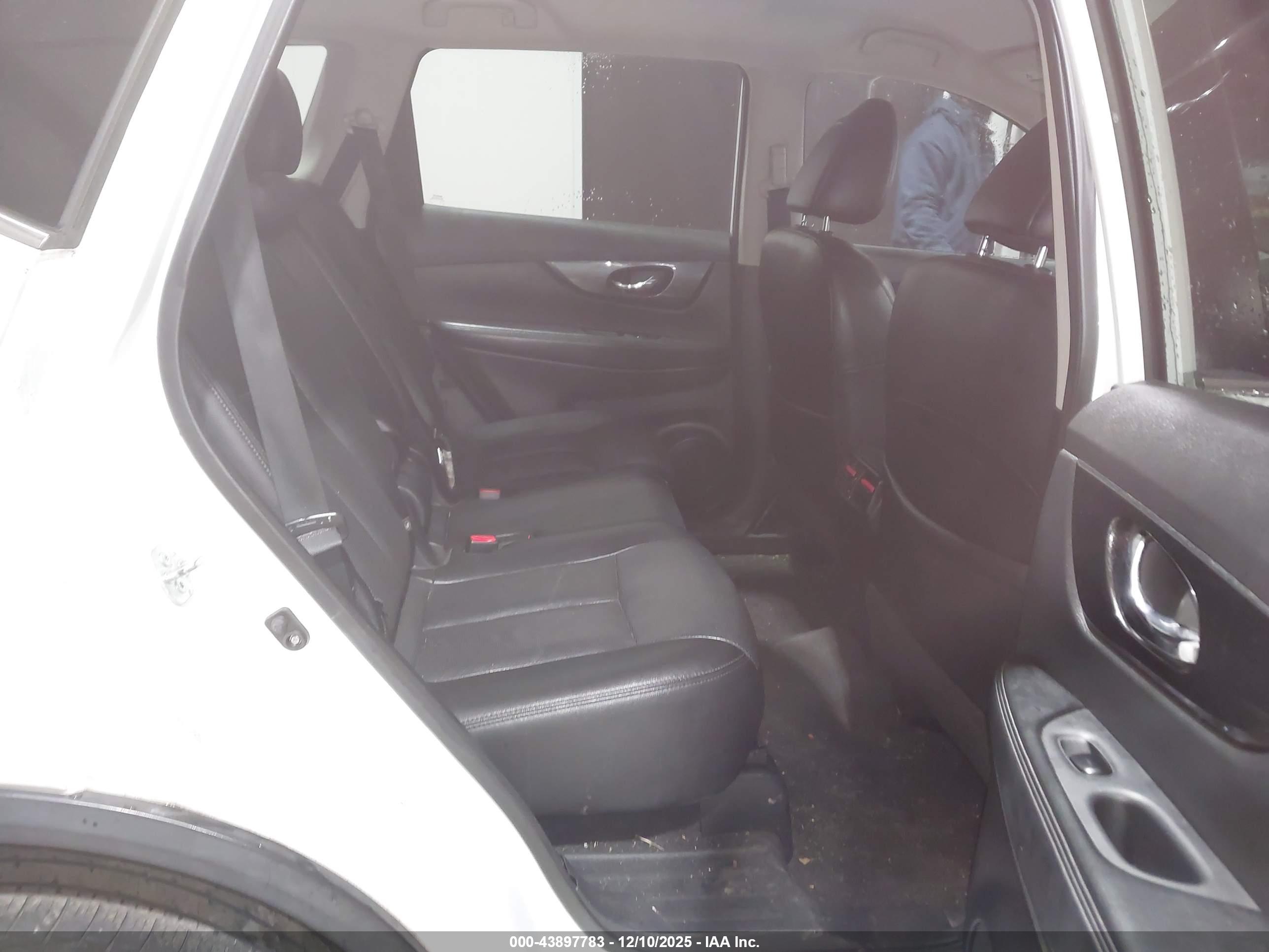 NISSAN ROGUE image 8