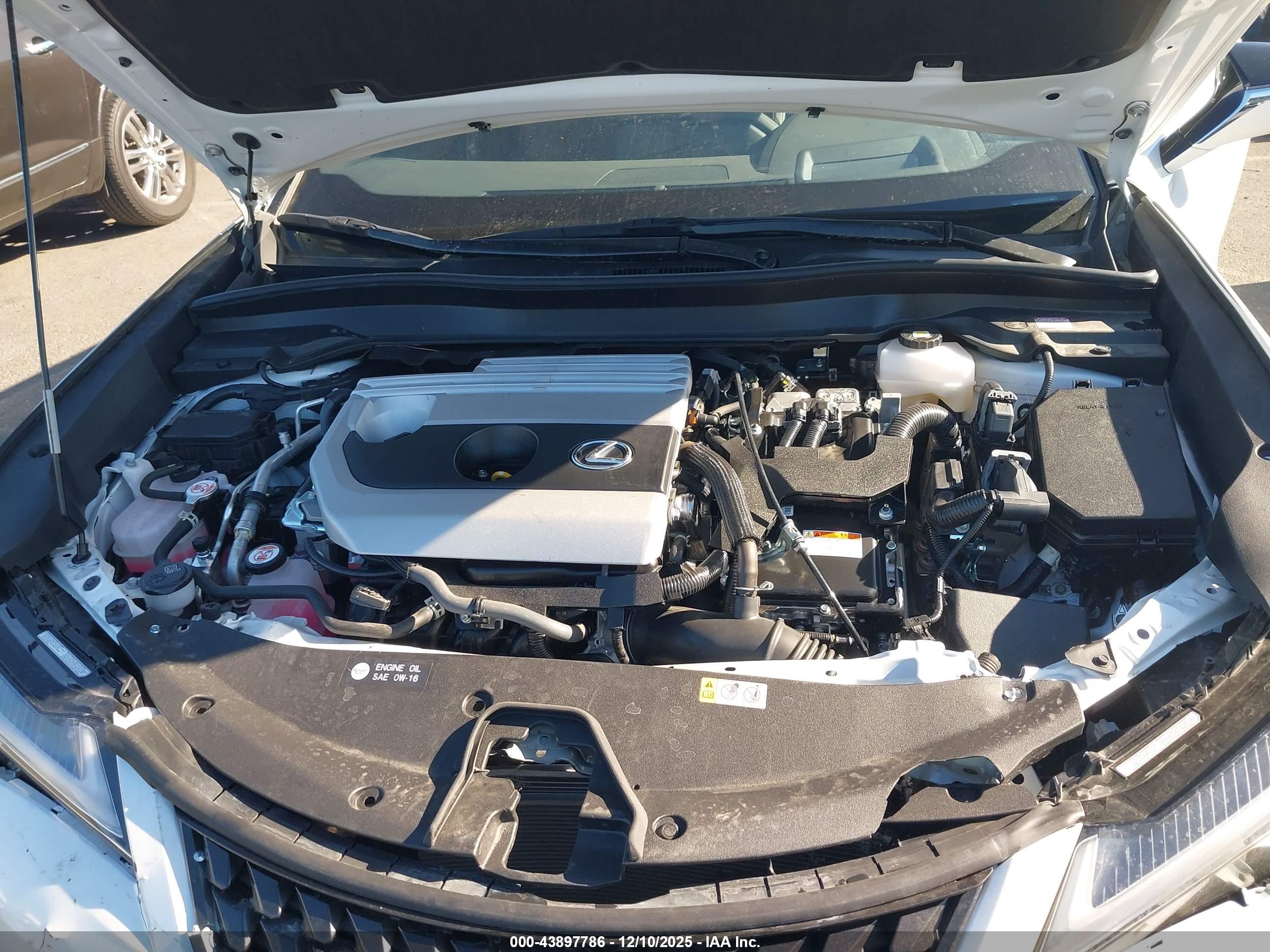 LEXUS UX image 10