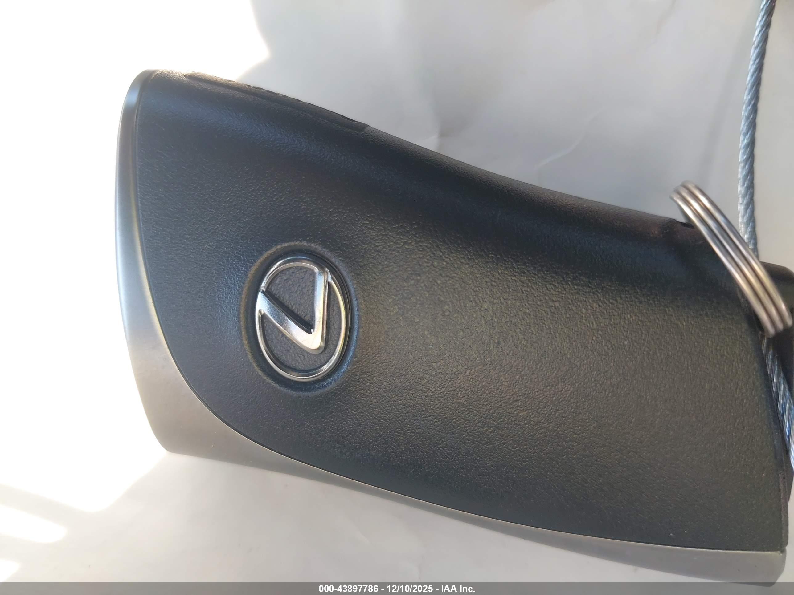 LEXUS UX image 11