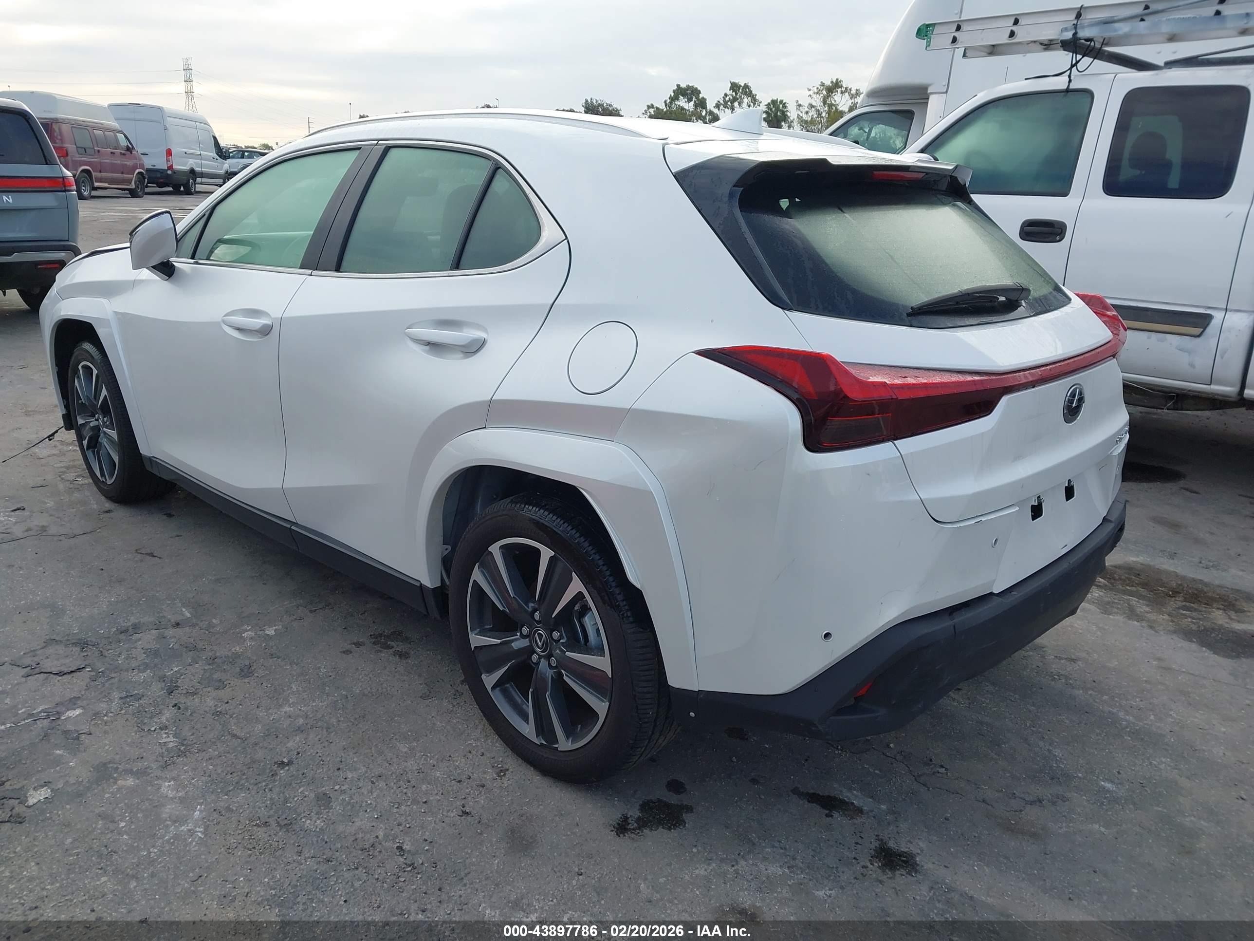 LEXUS UX image 3