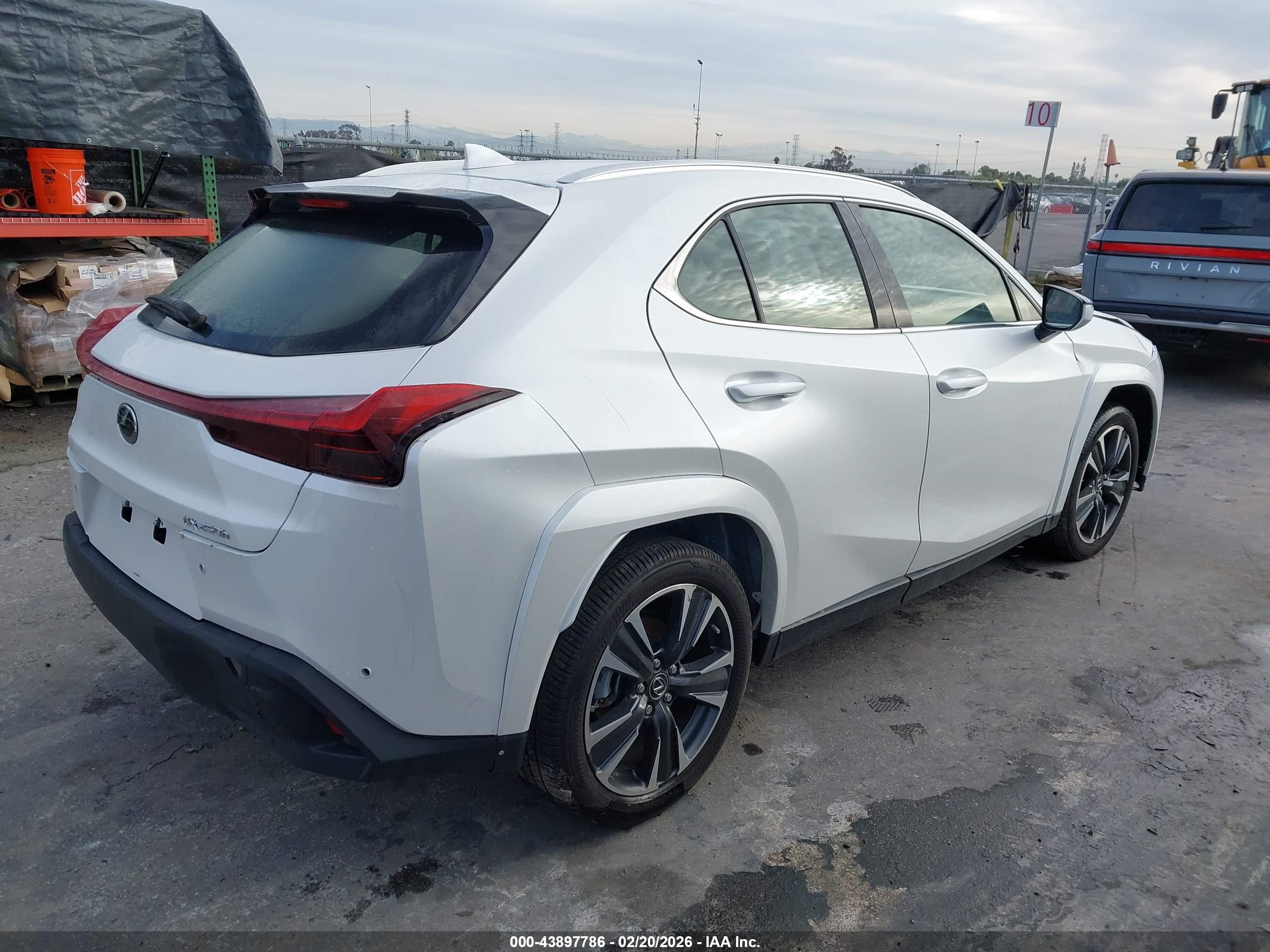 LEXUS UX image 4