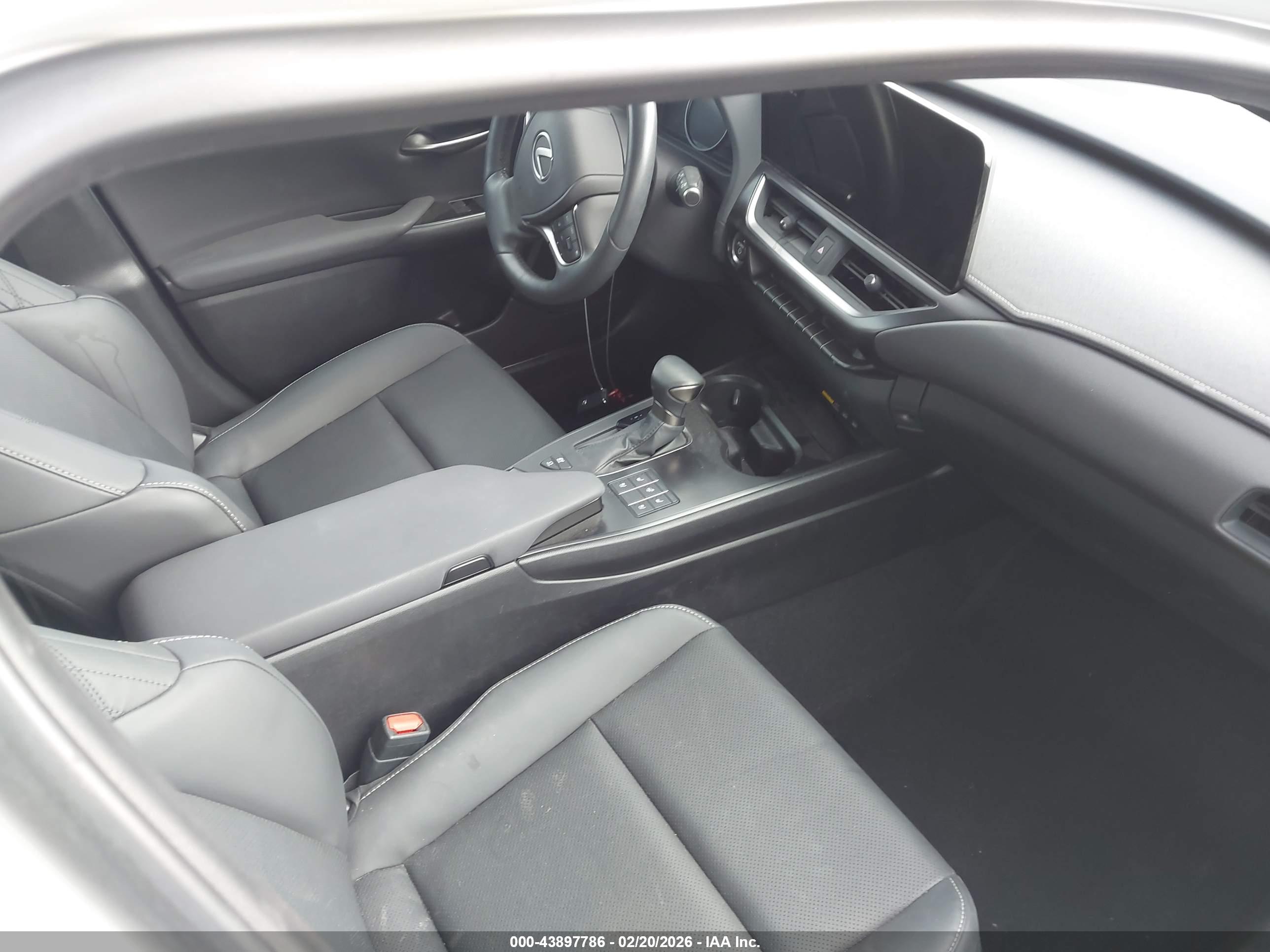 LEXUS UX image 5