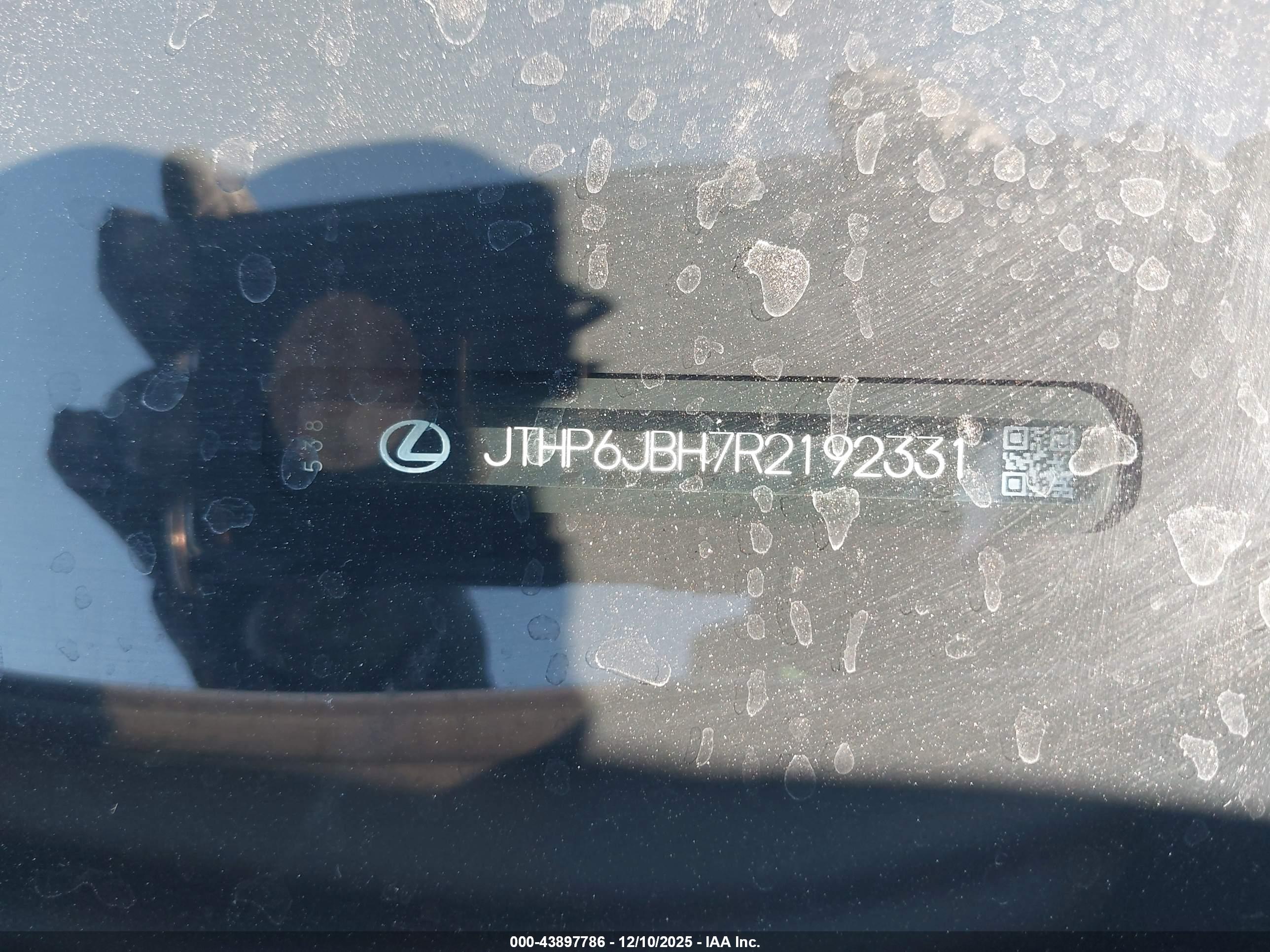 LEXUS UX image 9