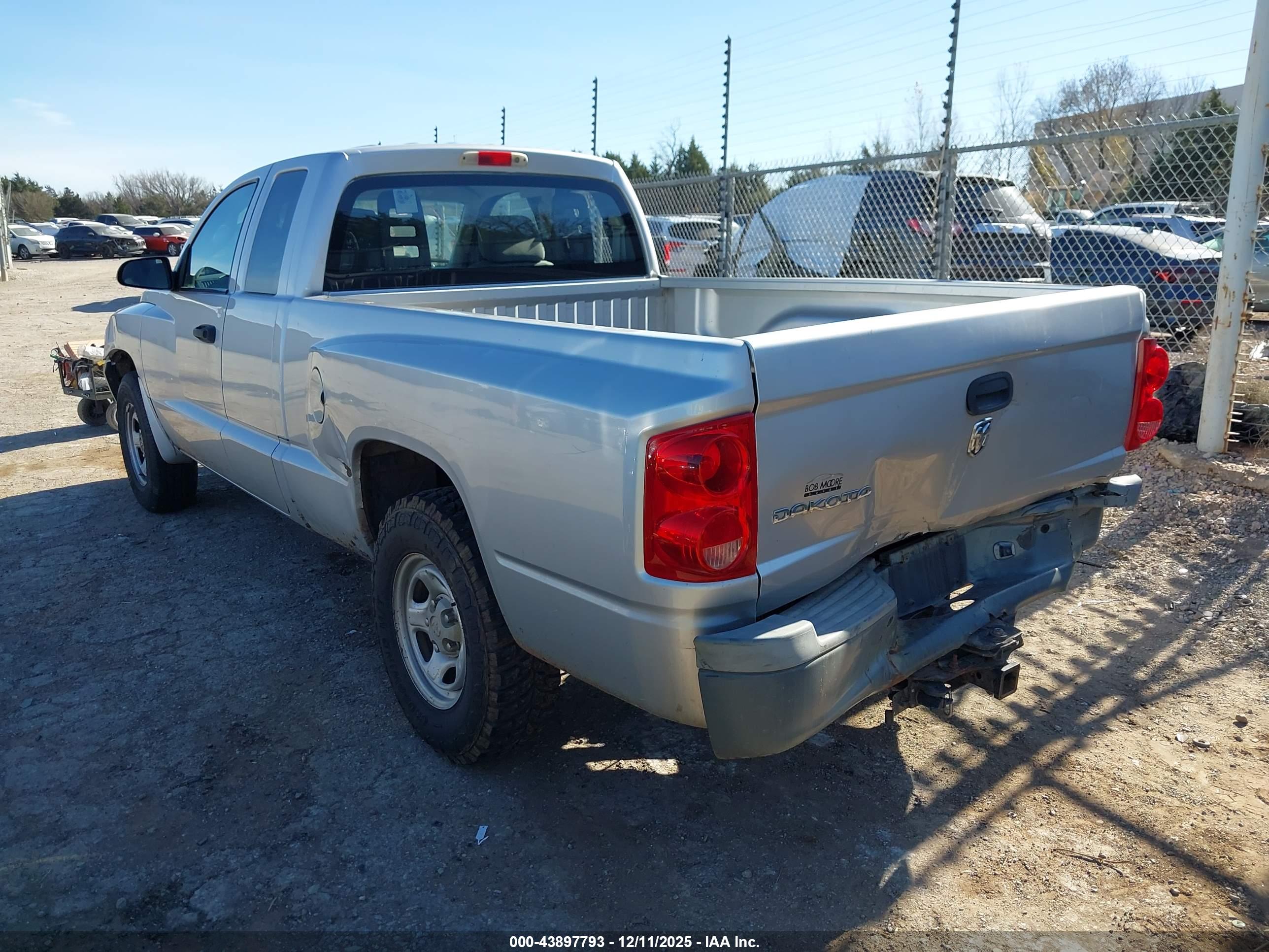 DODGE DAKOTA image 3