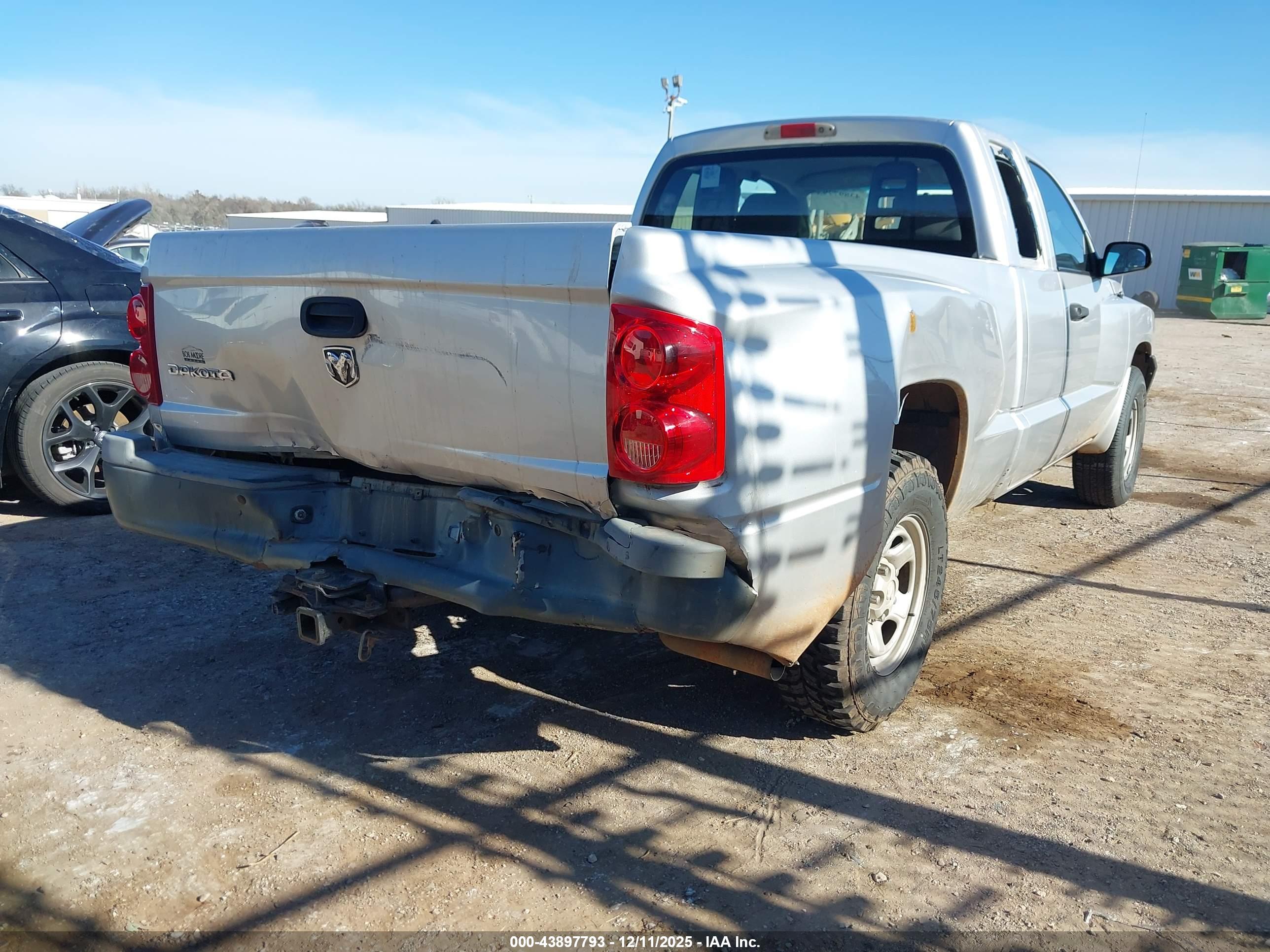 DODGE DAKOTA image 4