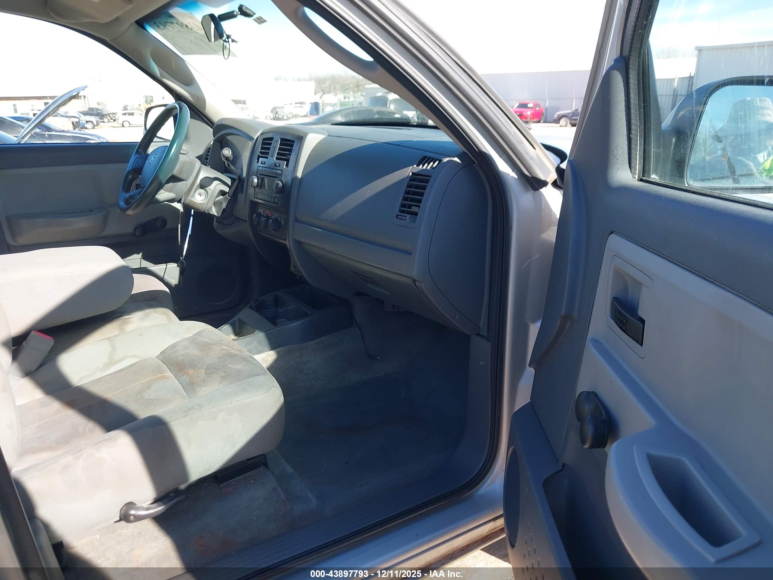 DODGE DAKOTA image 5