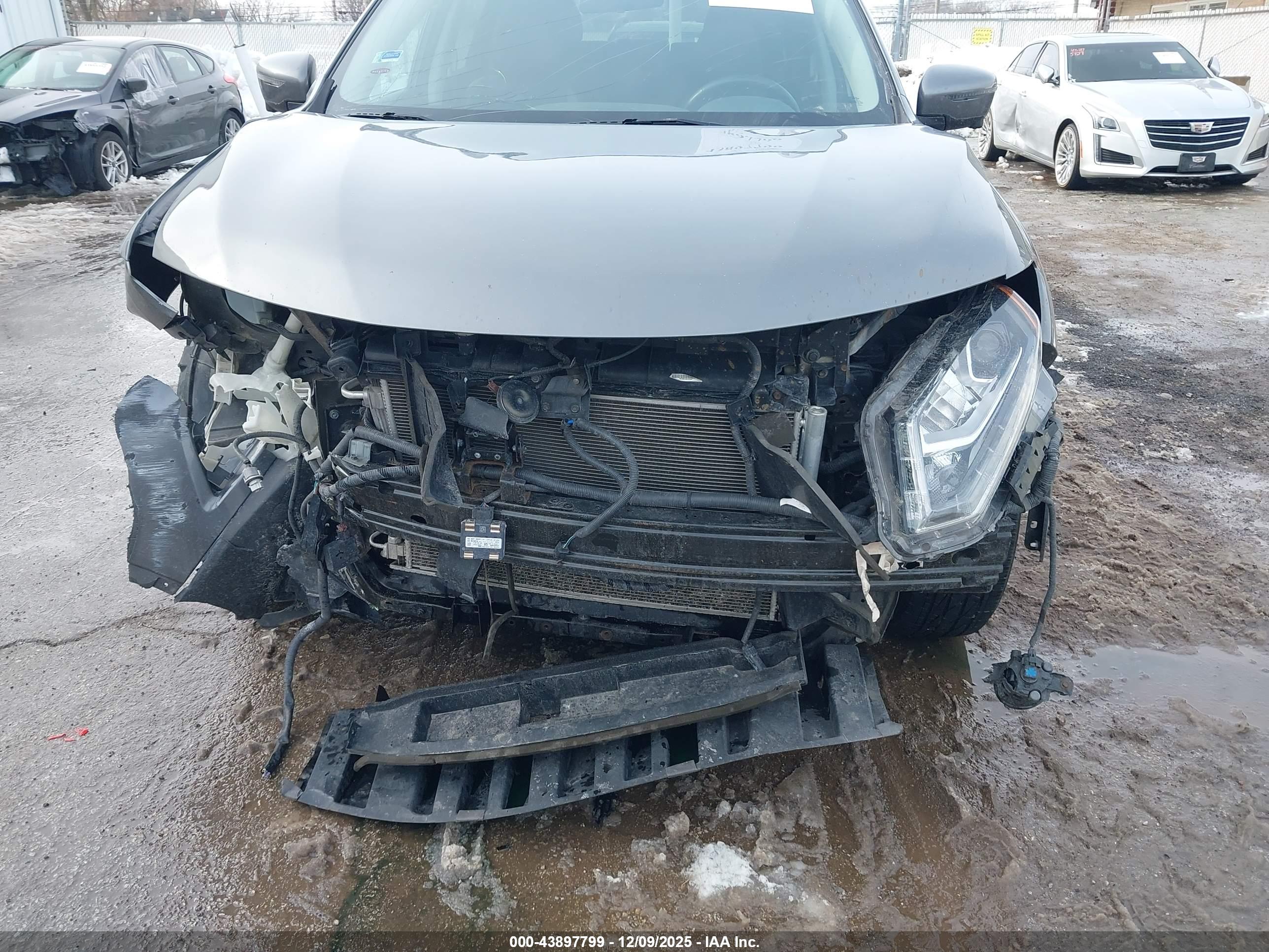 NISSAN ROGUE image 6