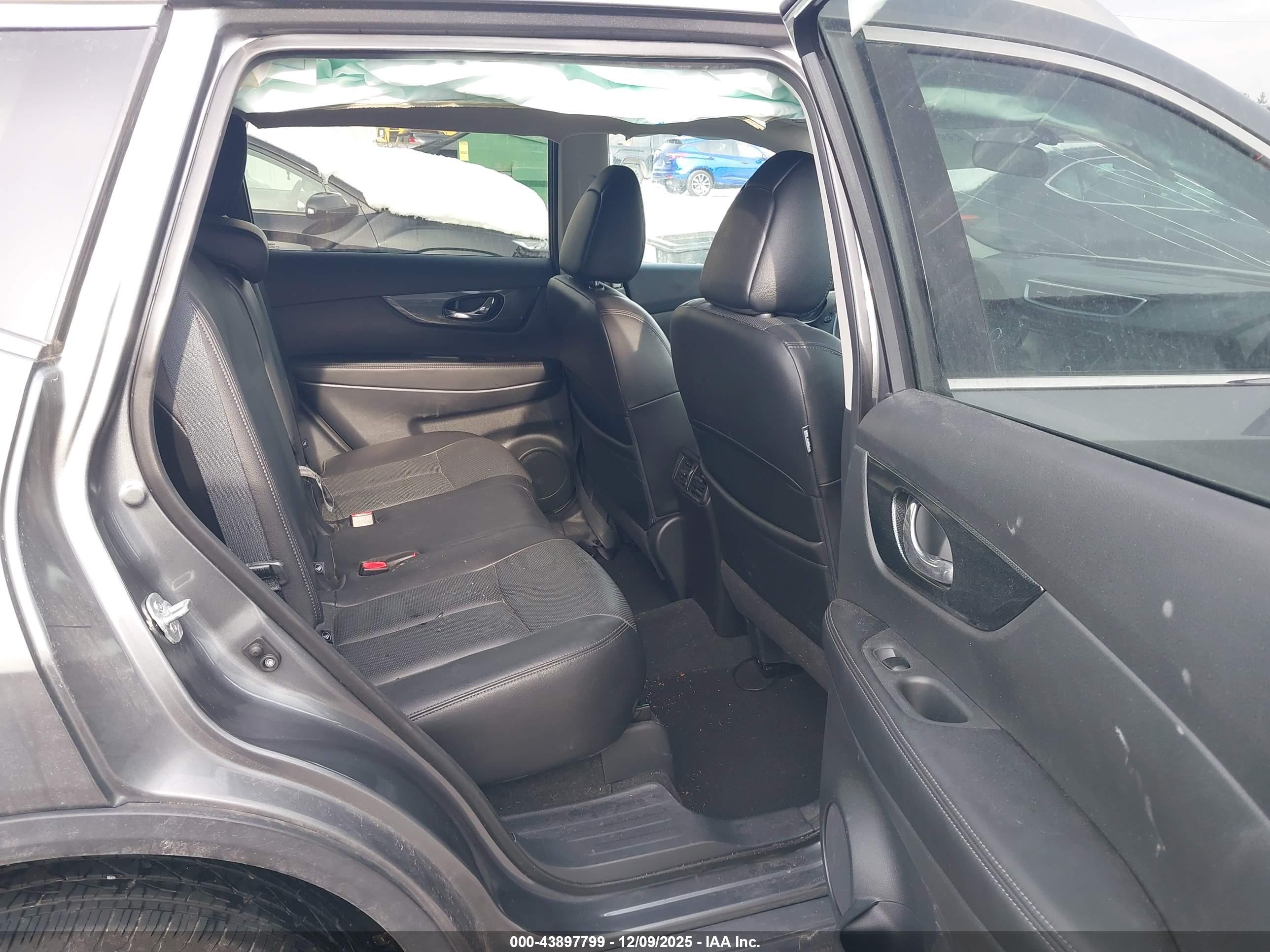 NISSAN ROGUE image 8