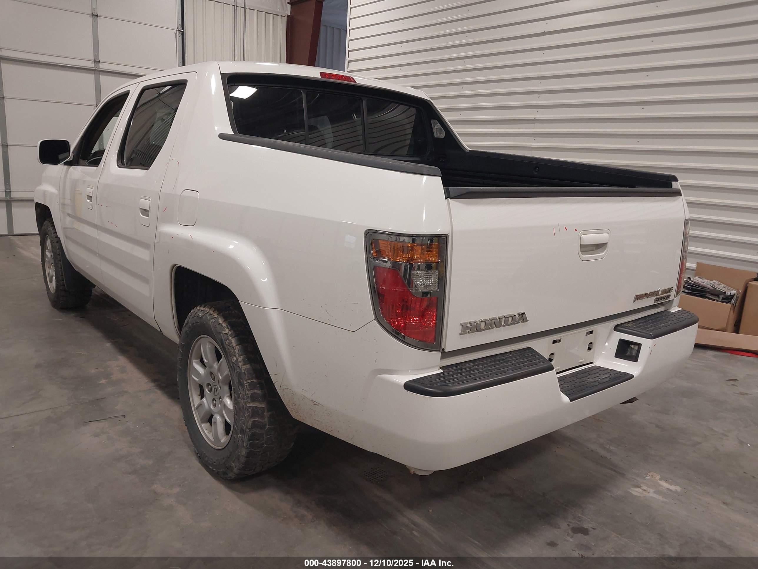 HONDA RIDGELINE image 3