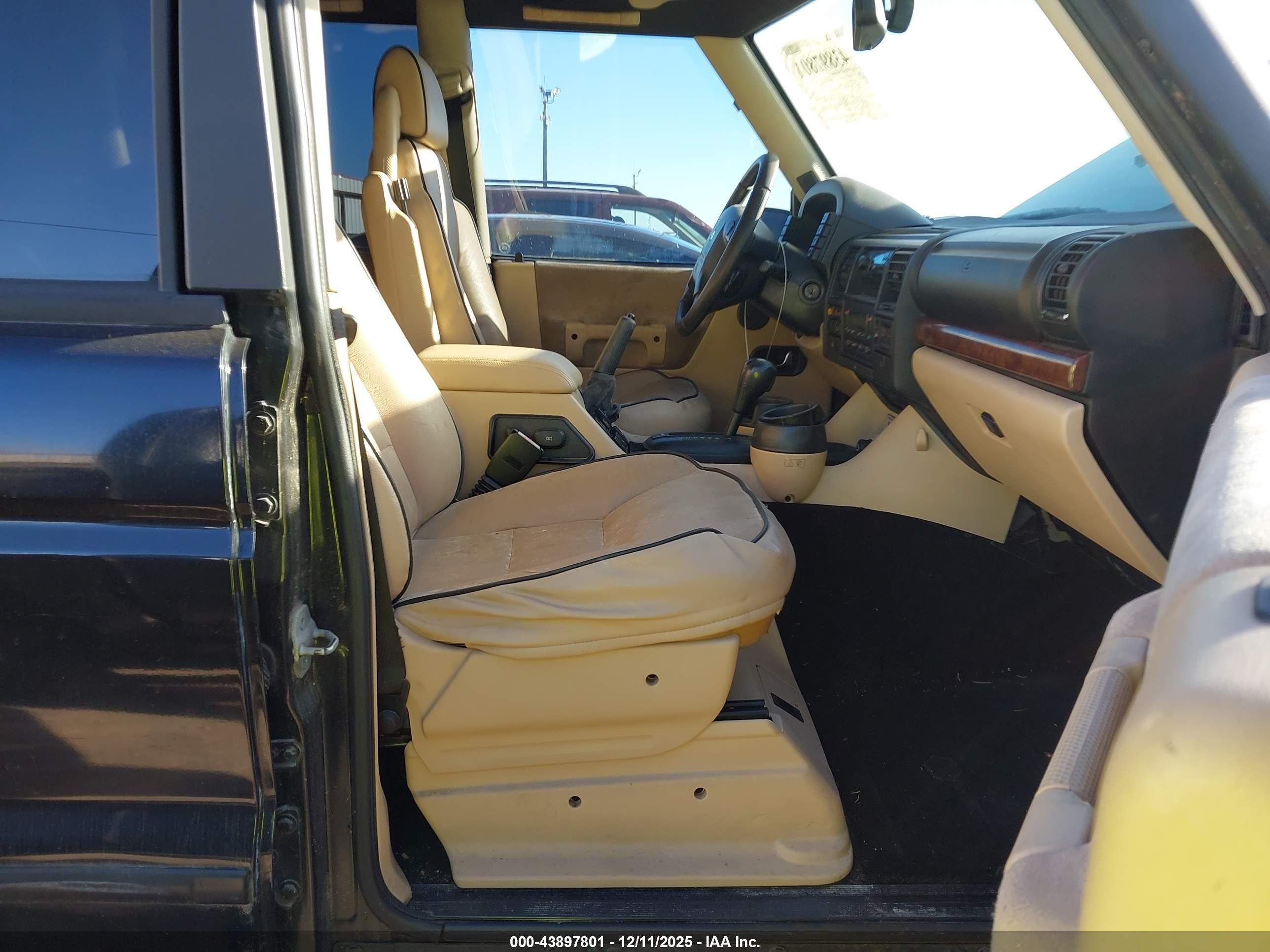 LAND ROVER image 5