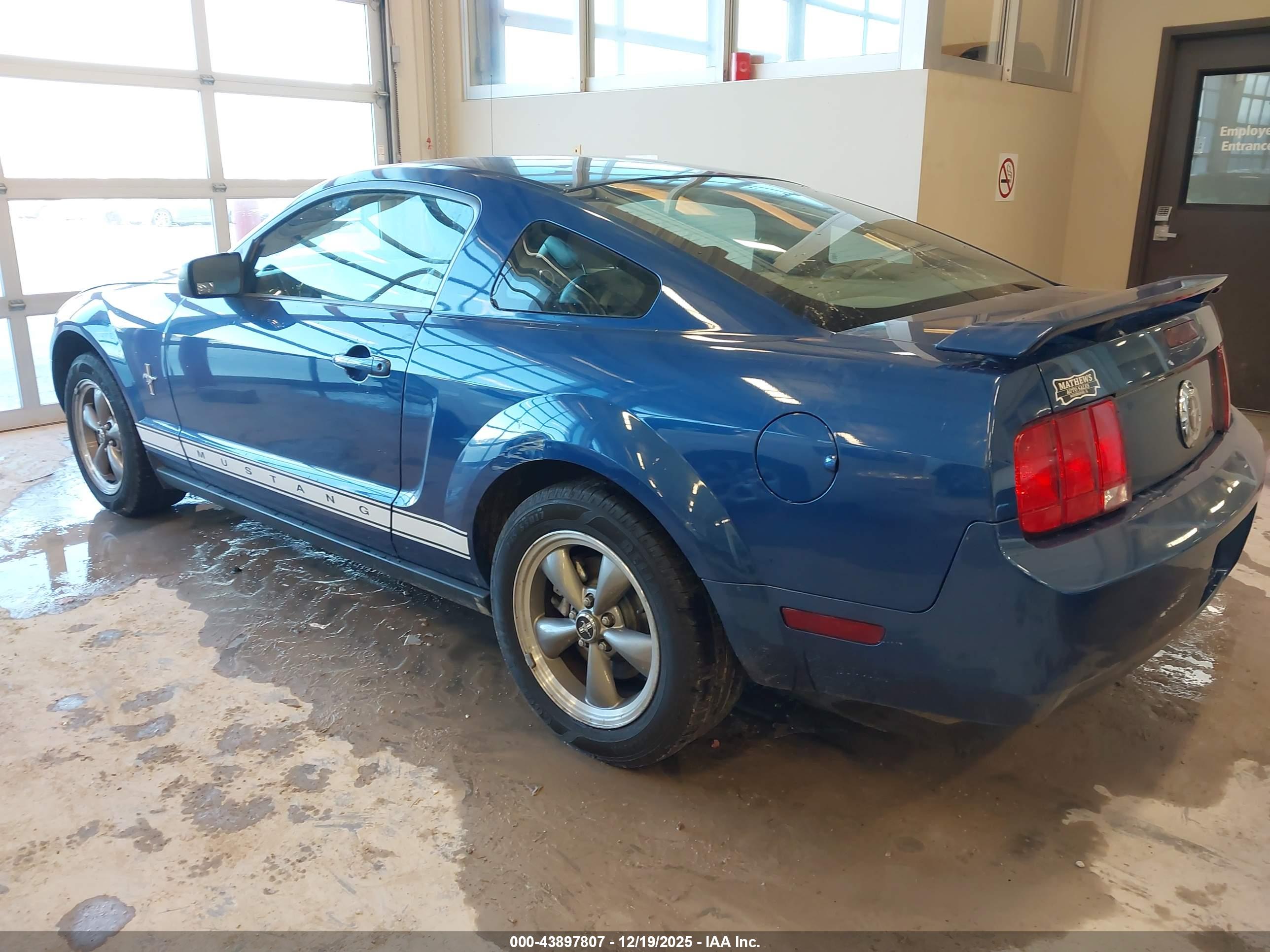 FORD MUSTANG image 3