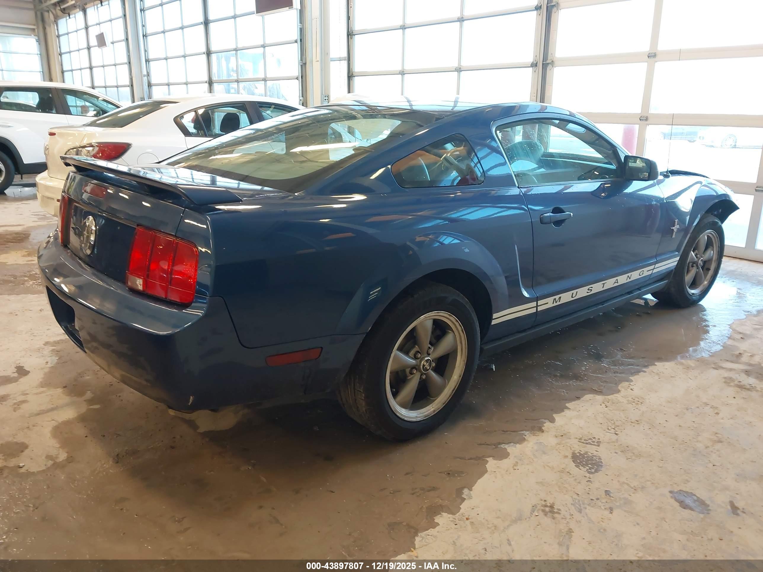 FORD MUSTANG image 4