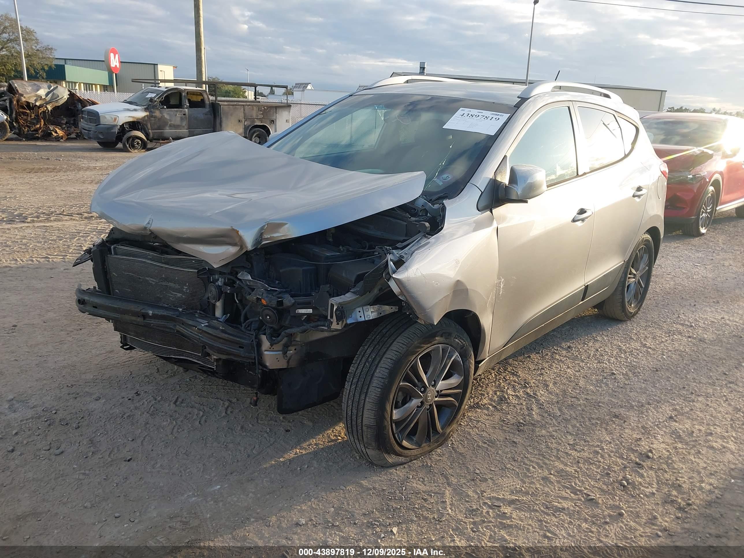 HYUNDAI TUCSON image 2