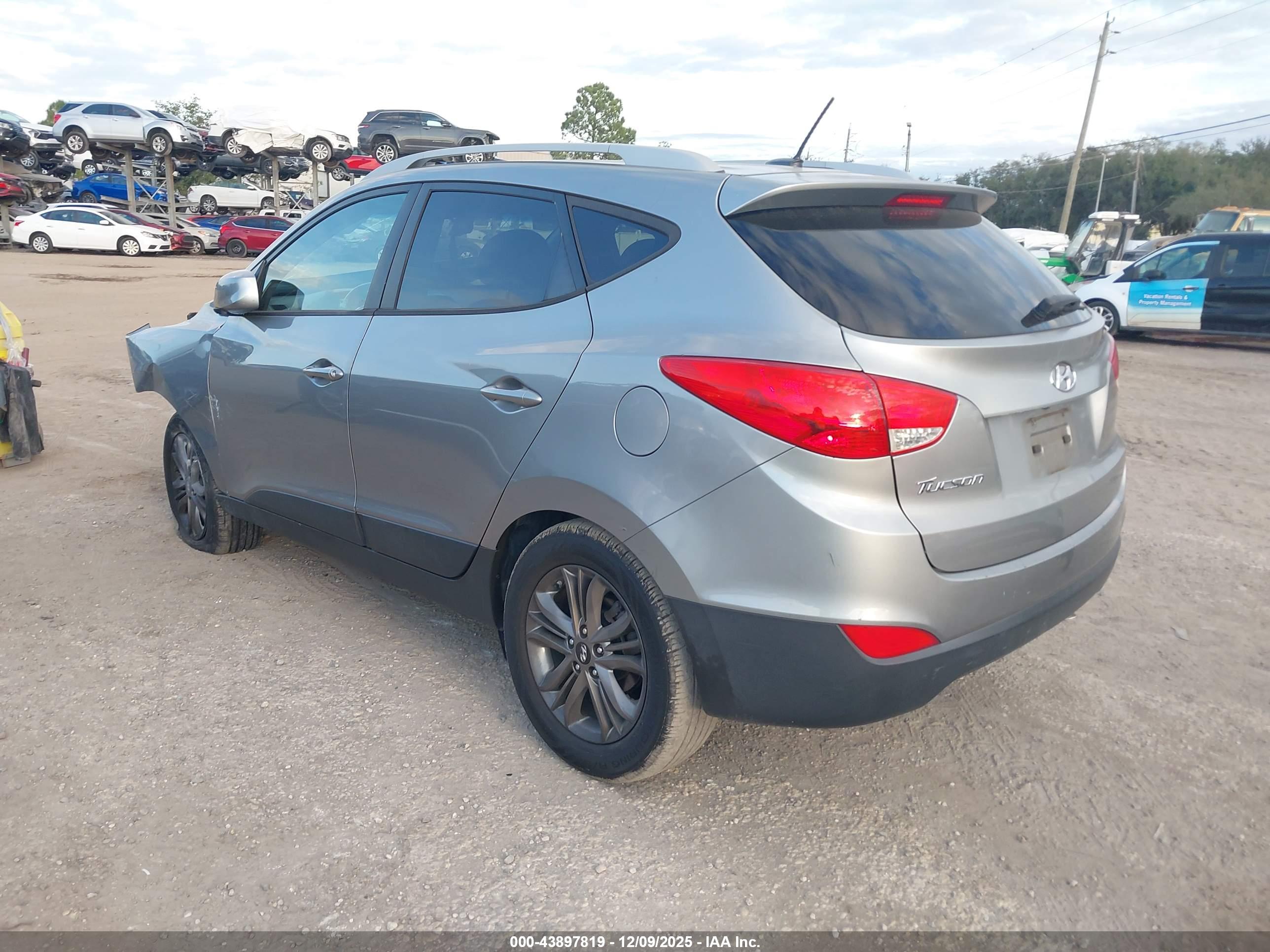 HYUNDAI TUCSON image 3