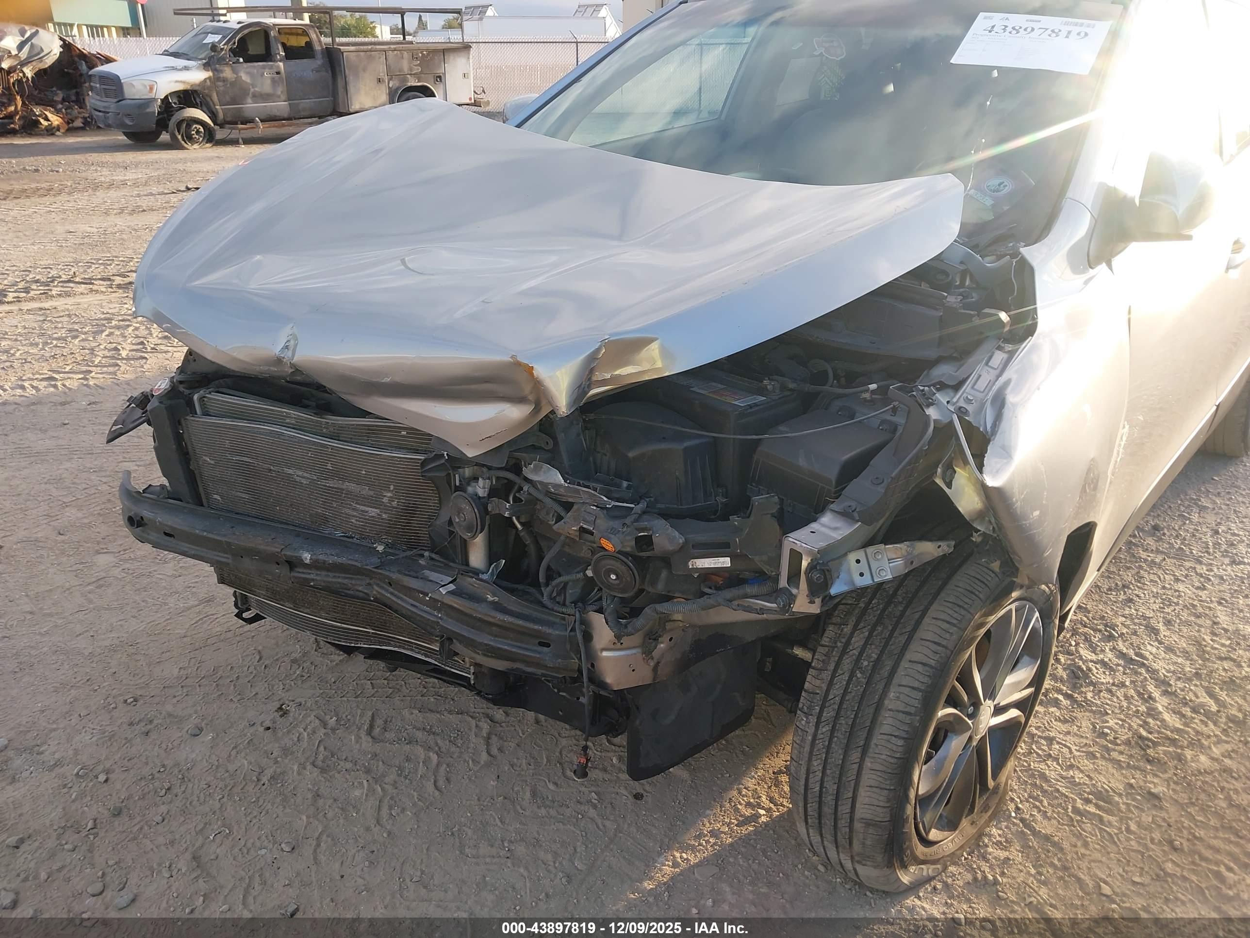 HYUNDAI TUCSON image 6