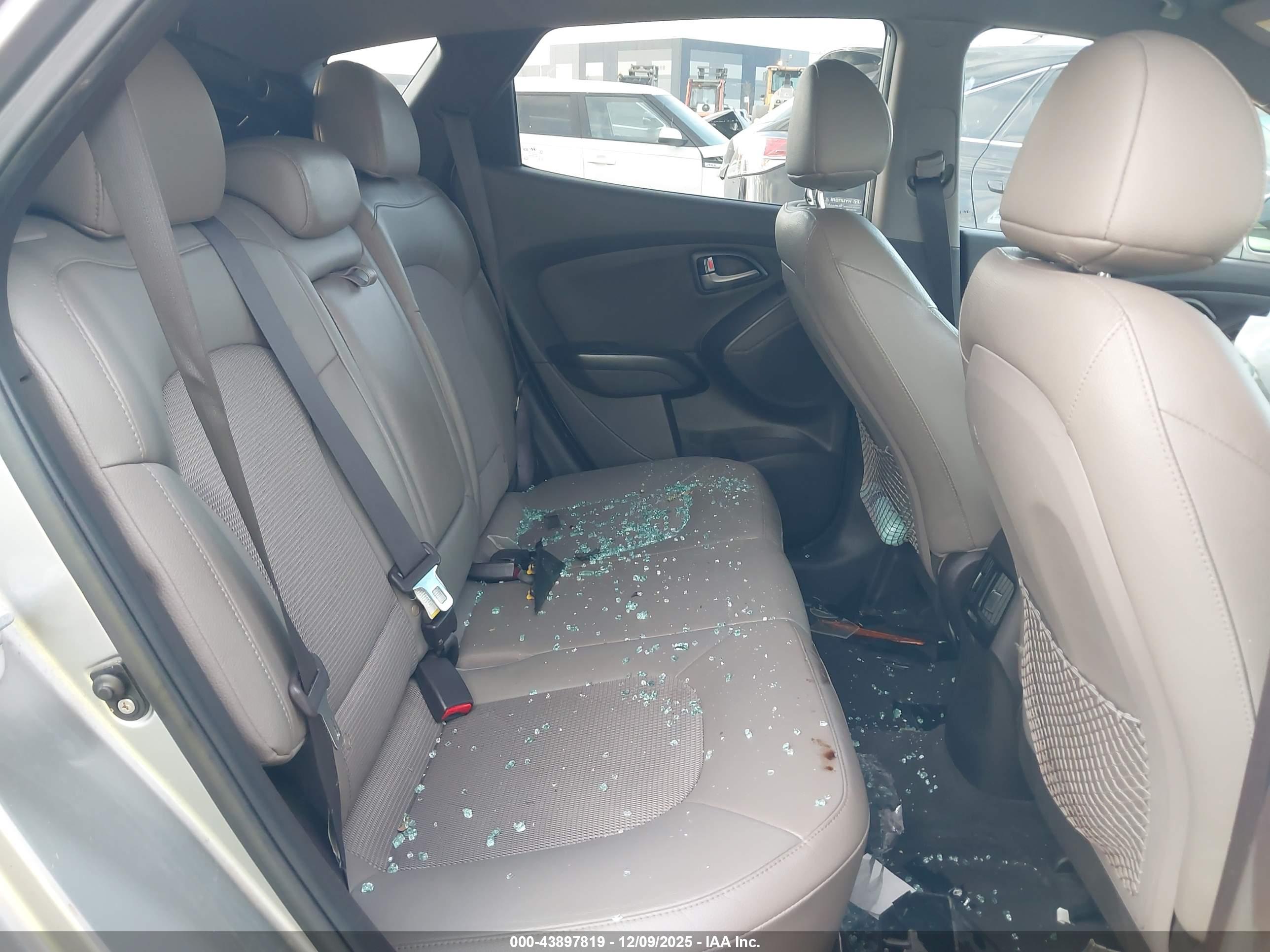 HYUNDAI TUCSON image 8
