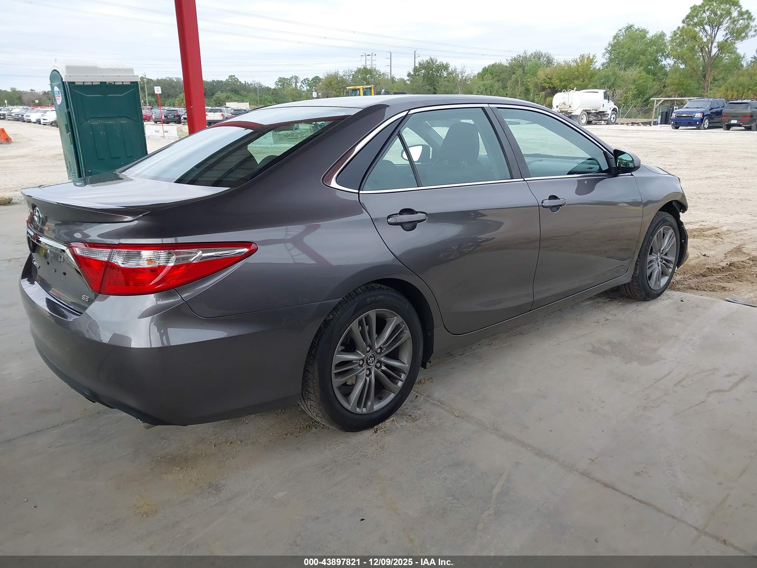 TOYOTA CAMRY image 4