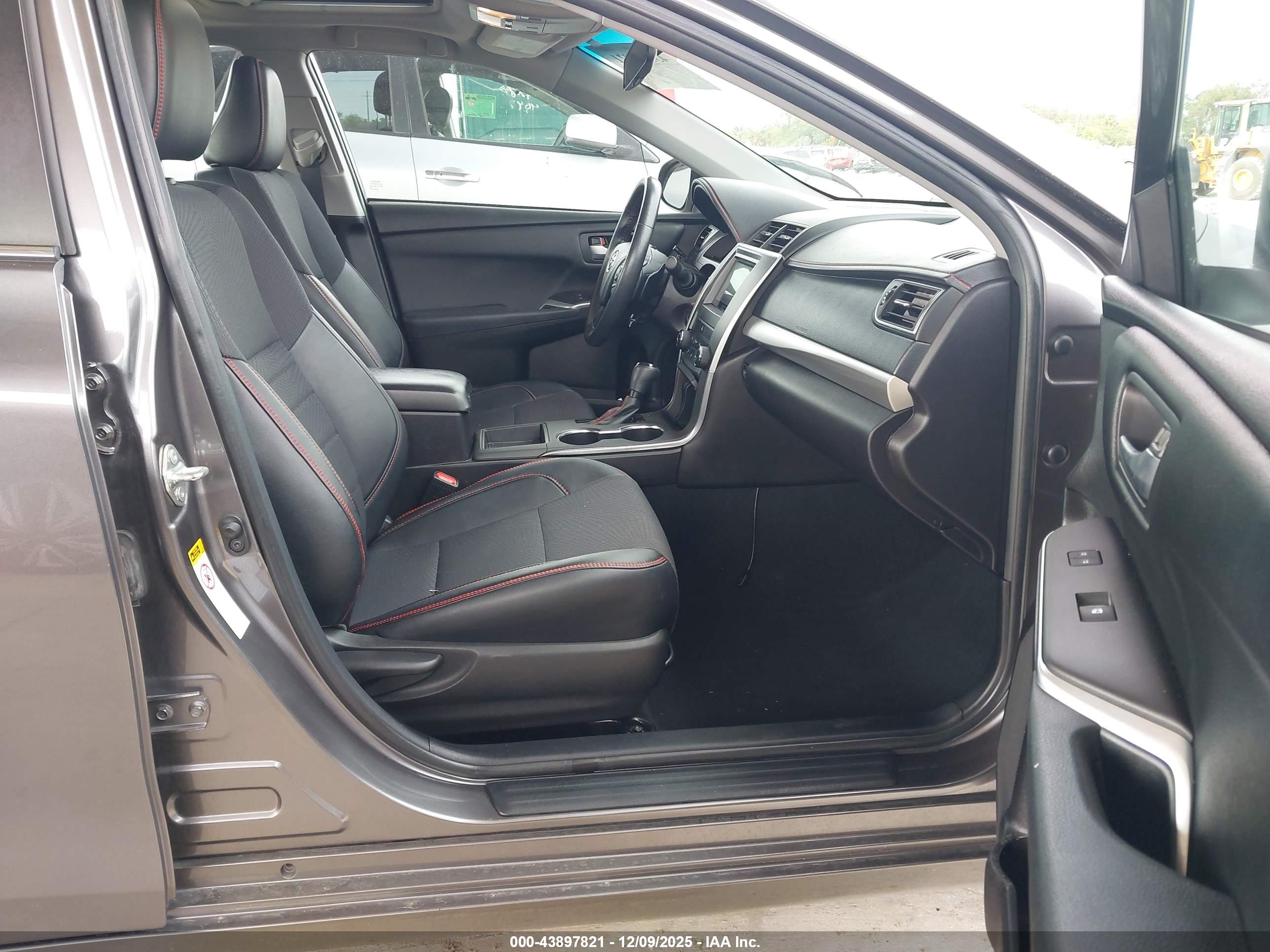 TOYOTA CAMRY image 5