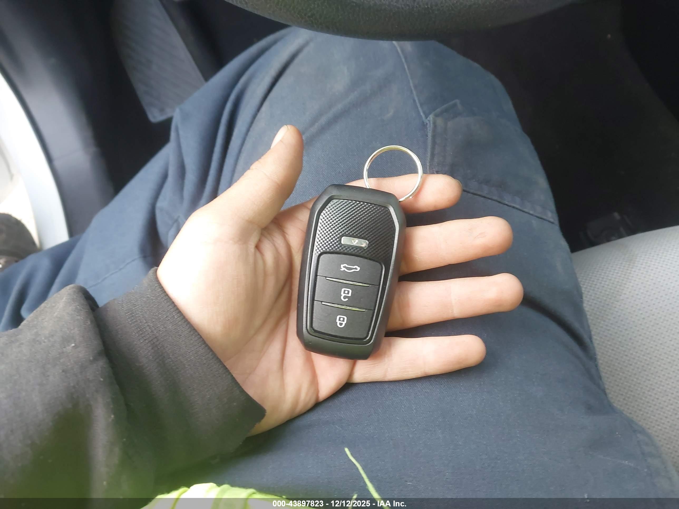 TOYOTA PRIUS image 11