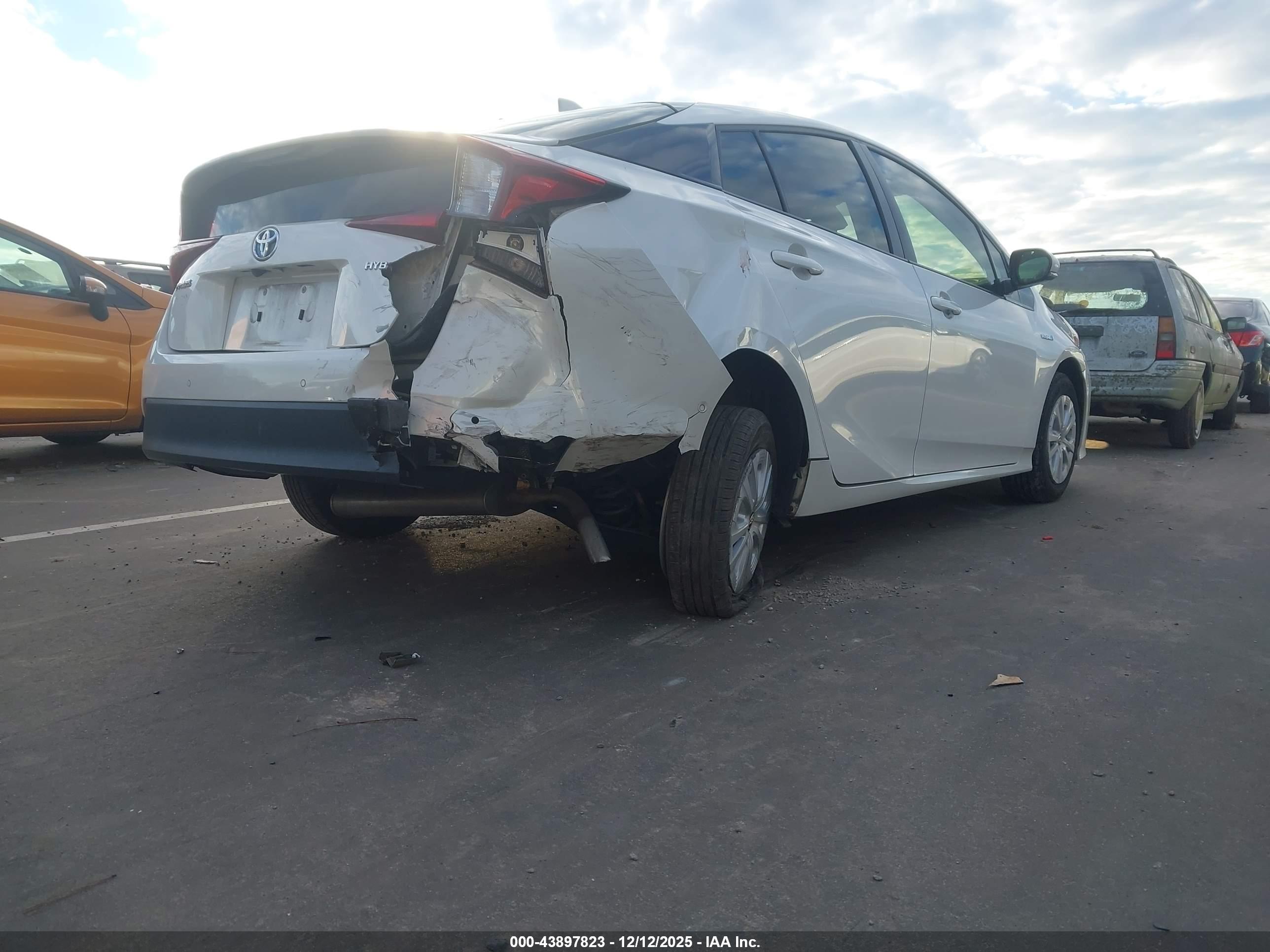 TOYOTA PRIUS image 4