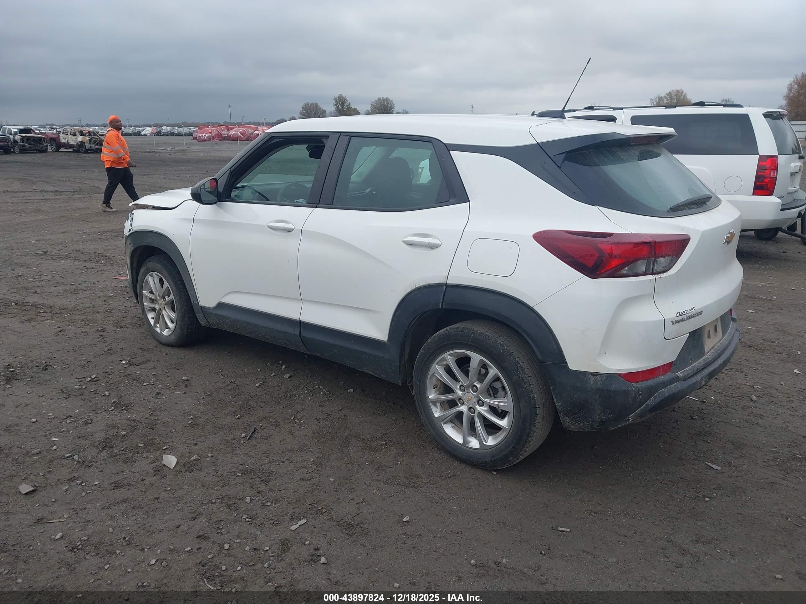 CHEVROLET TRAILBLAZER image 3