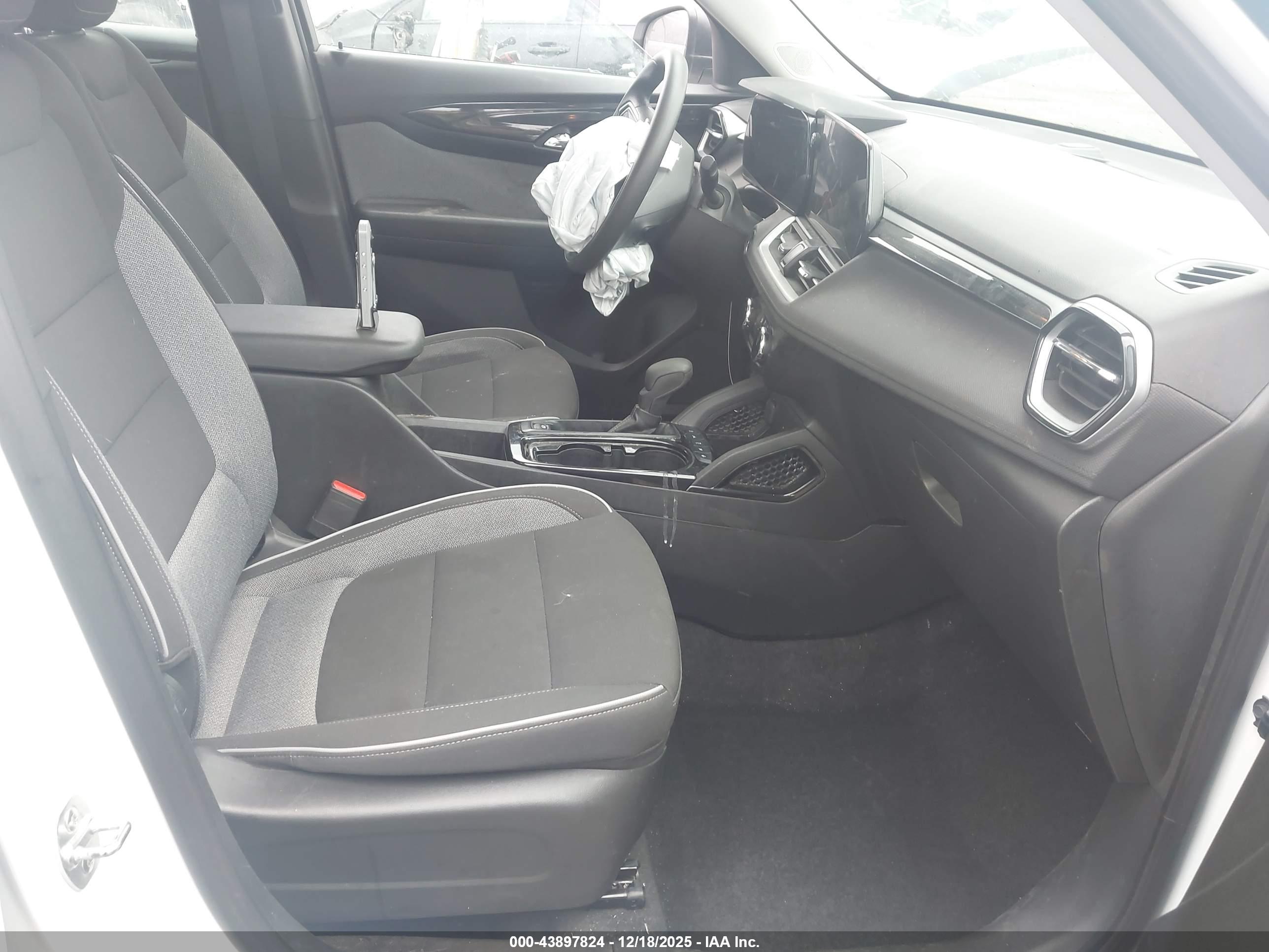 CHEVROLET TRAILBLAZER image 5