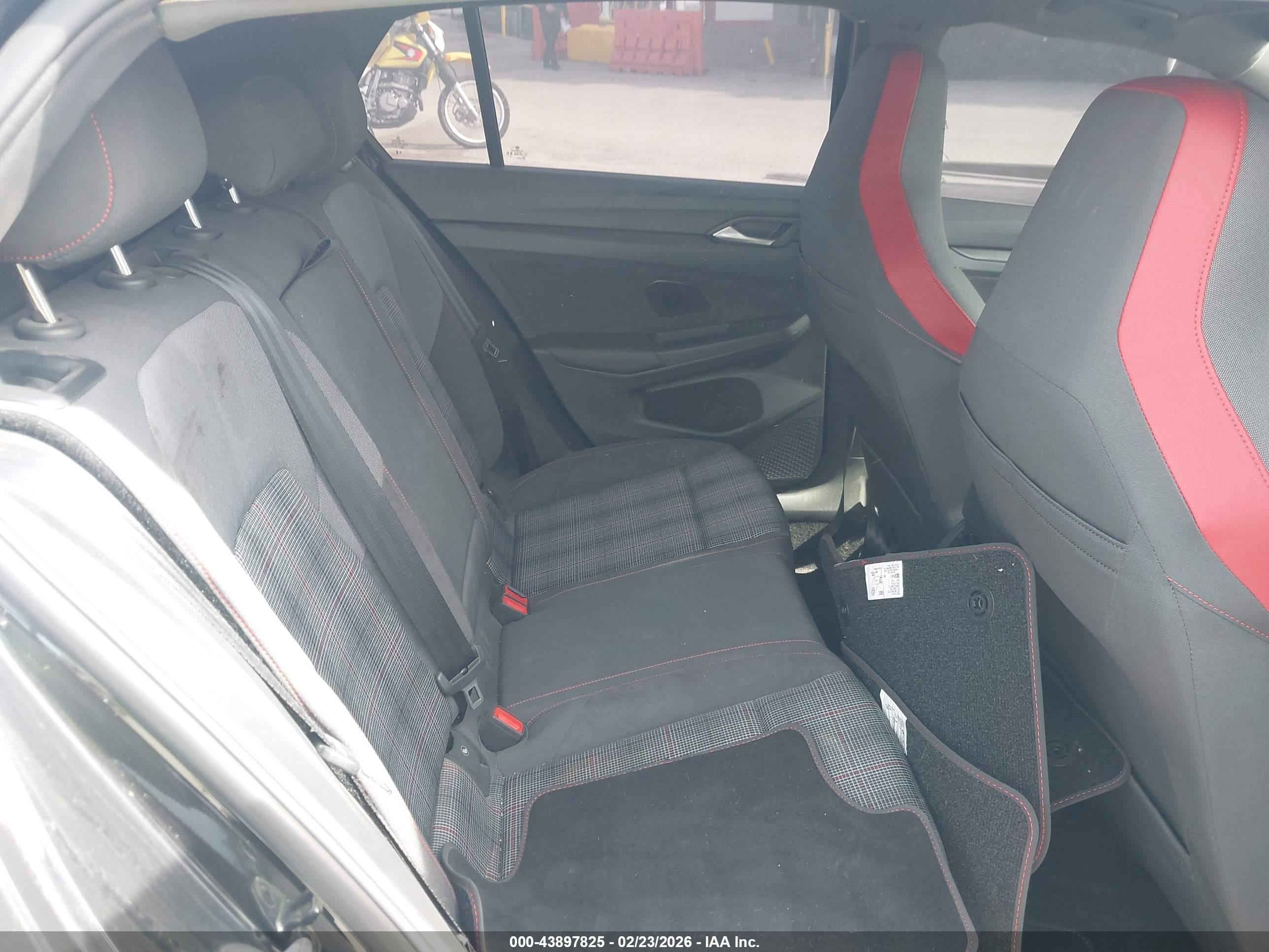VOLKSWAGEN GOLF image 8