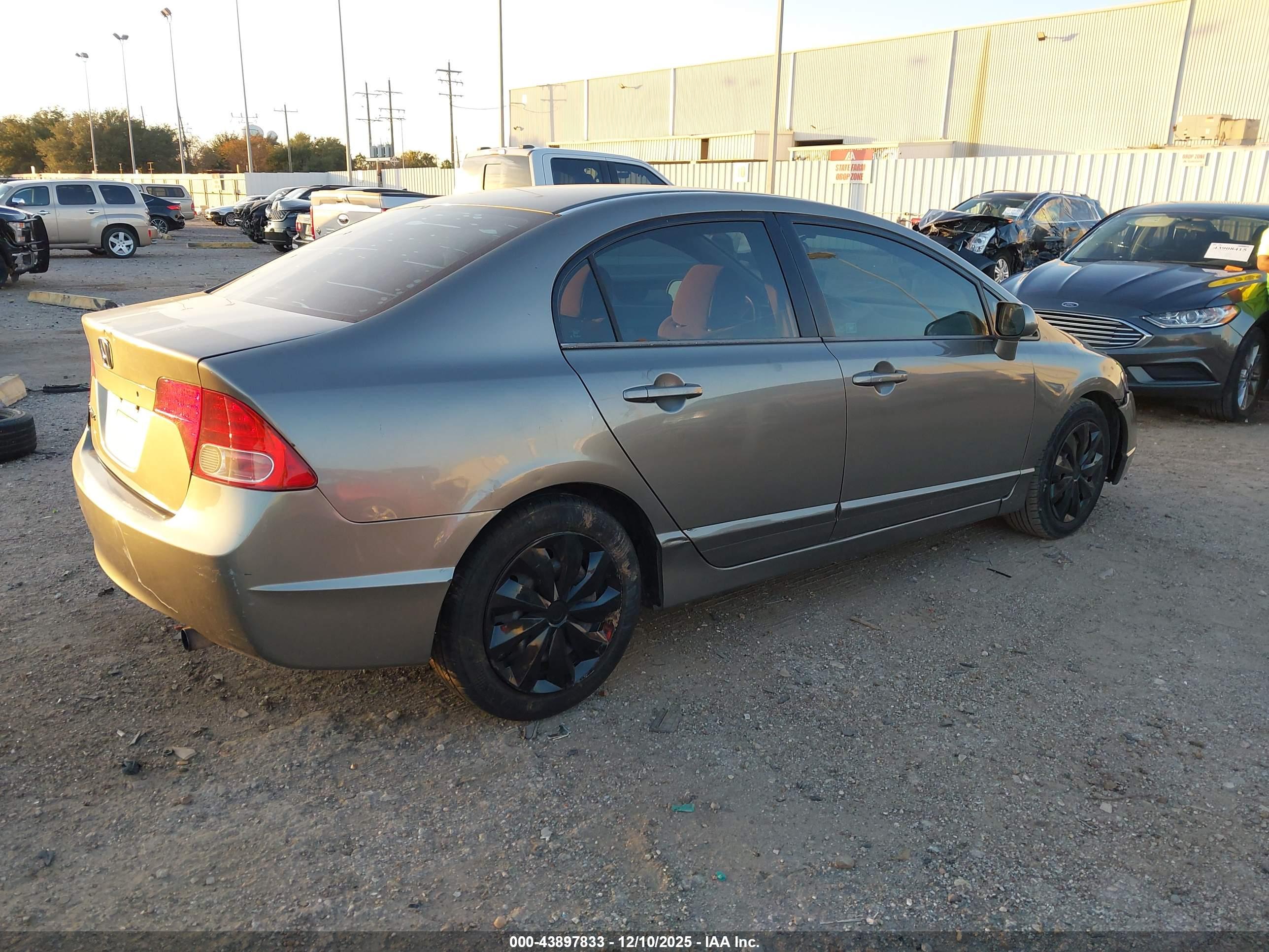 HONDA CIVIC image 4