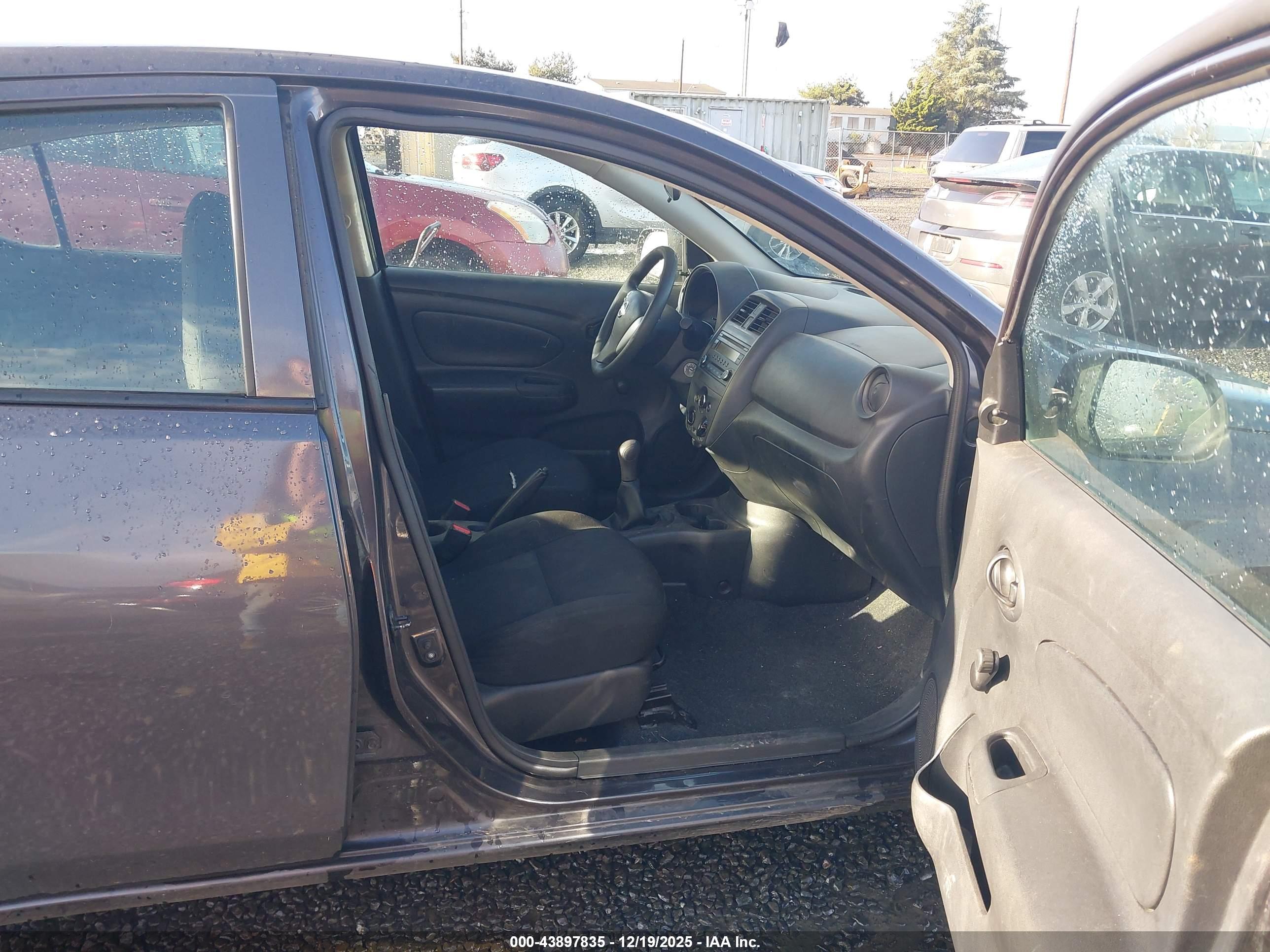 NISSAN VERSA image 5