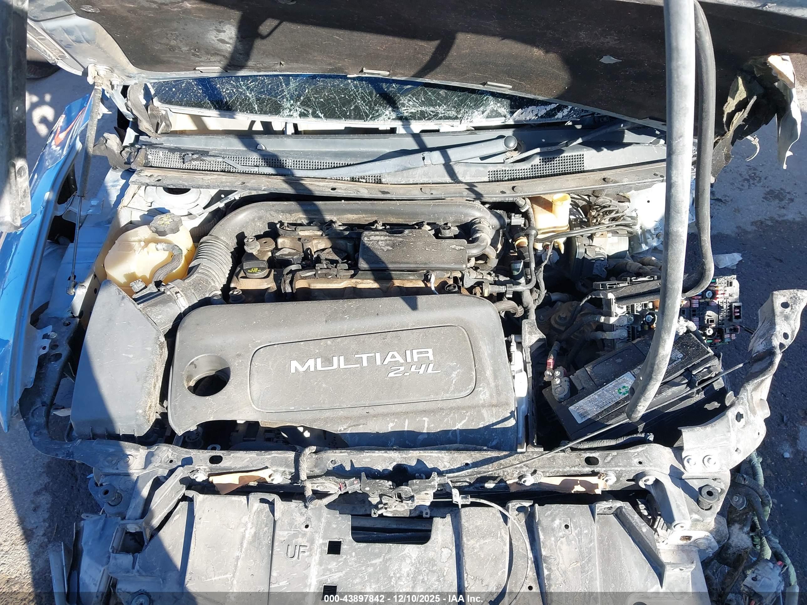 CHRYSLER 200 image 10