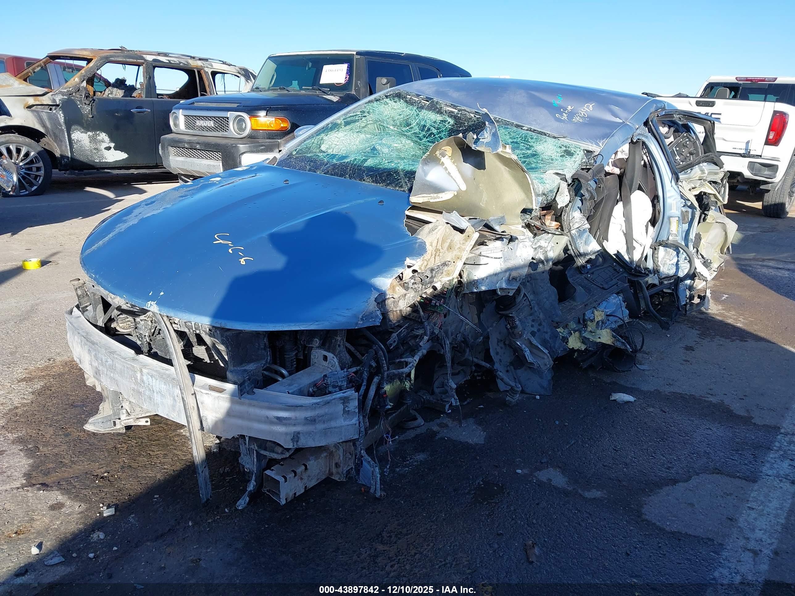CHRYSLER 200 image 2