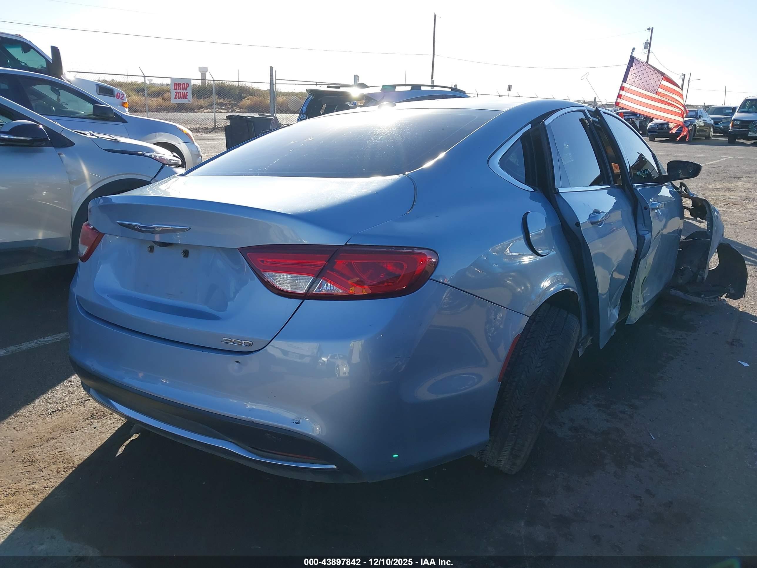 CHRYSLER 200 image 4