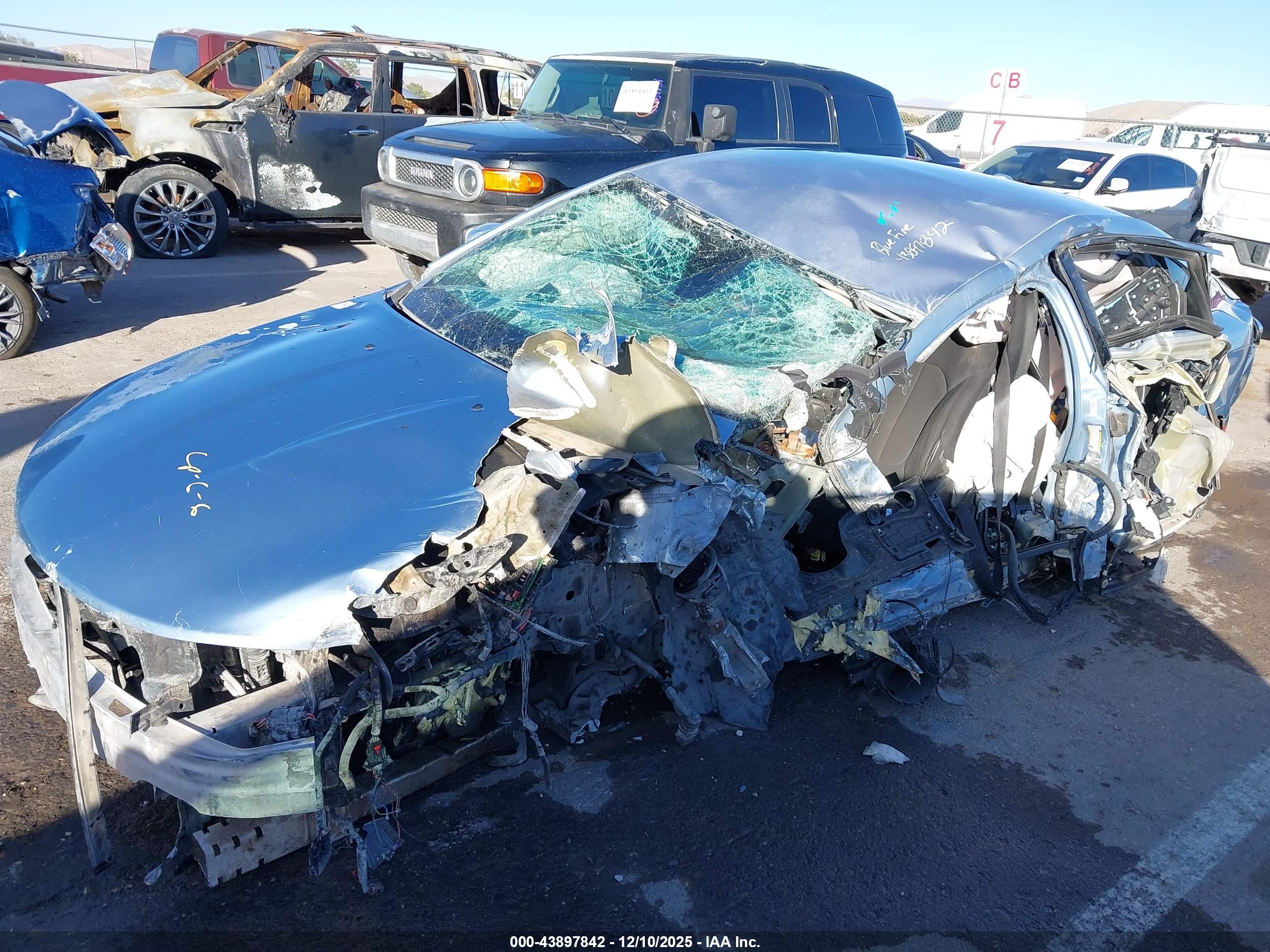 CHRYSLER 200 image 6