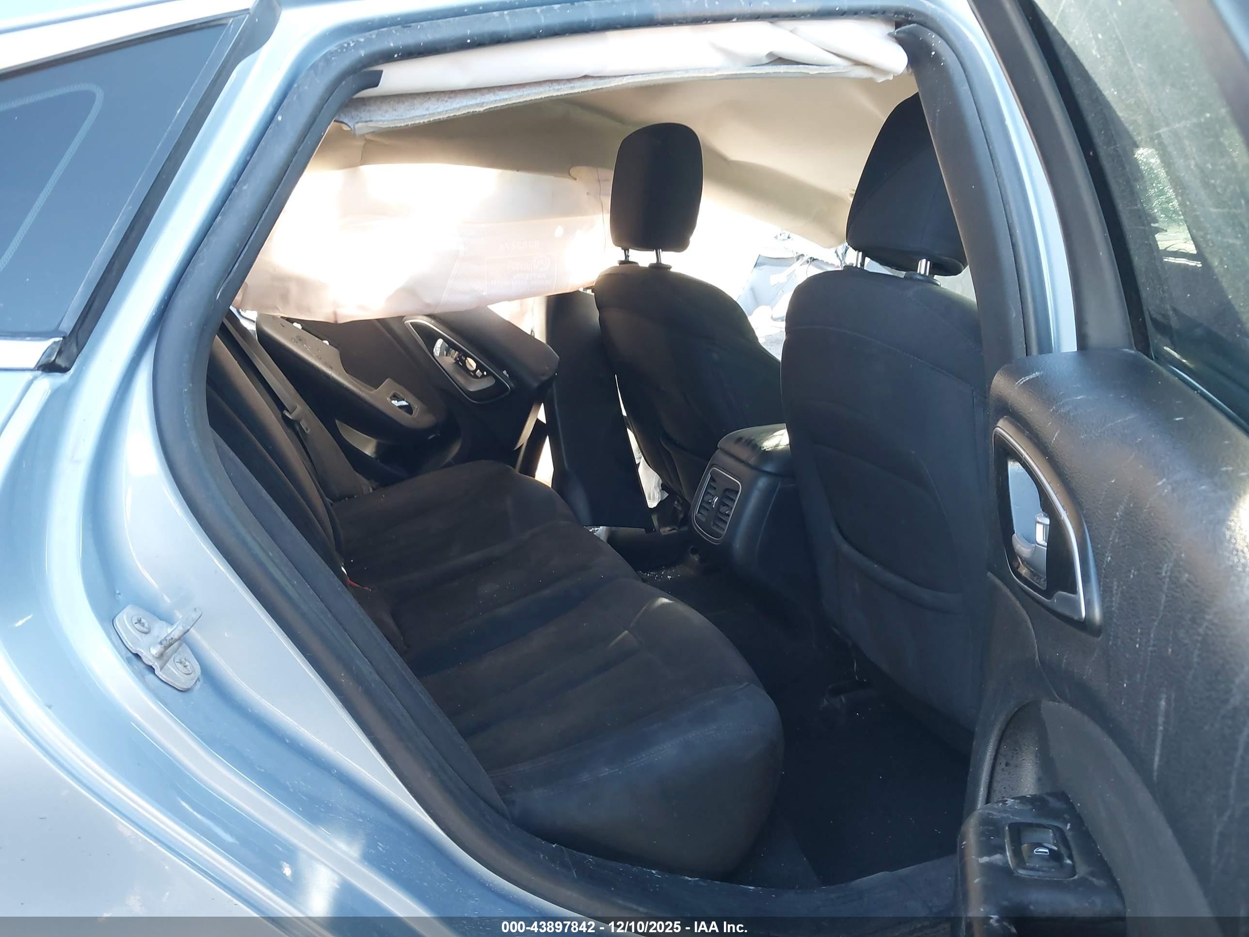 CHRYSLER 200 image 8