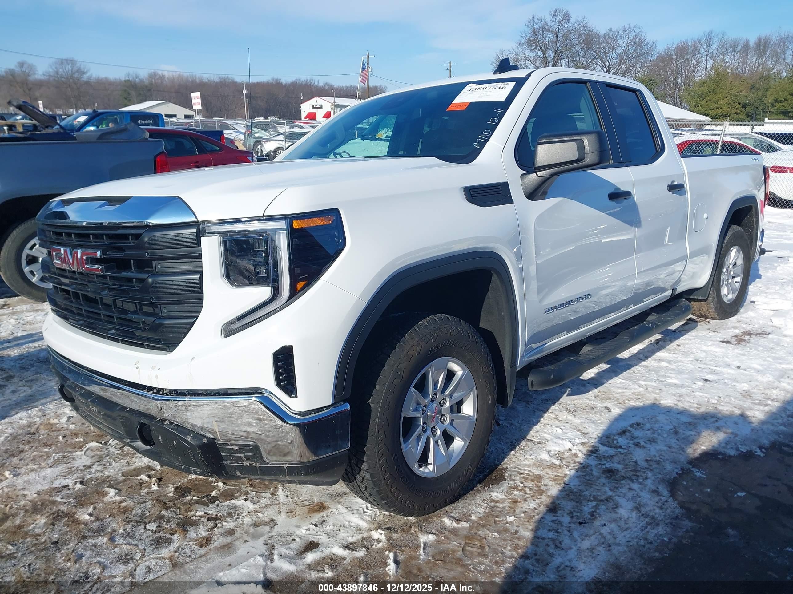 GMC SIERRA image 2