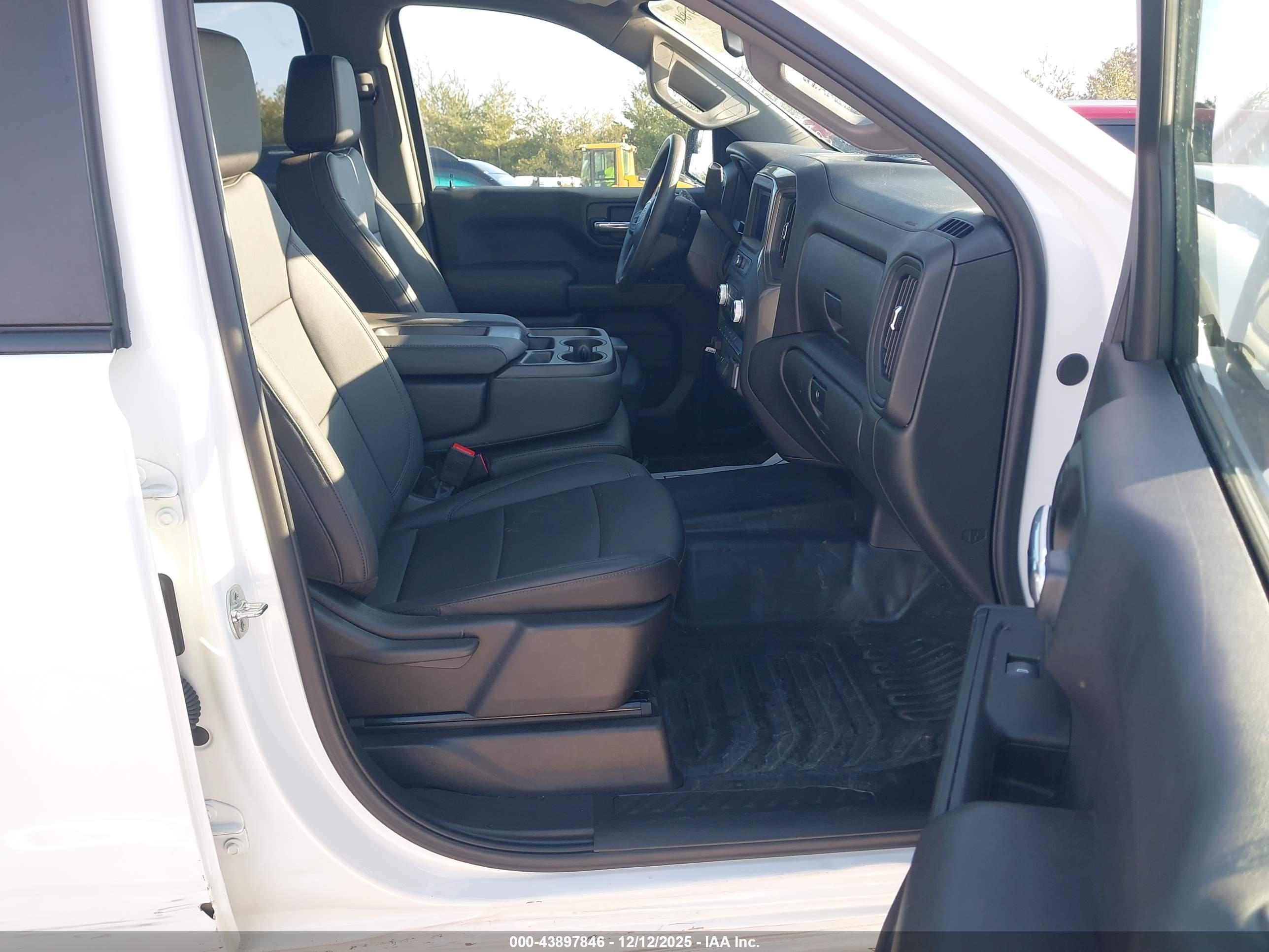 GMC SIERRA image 5