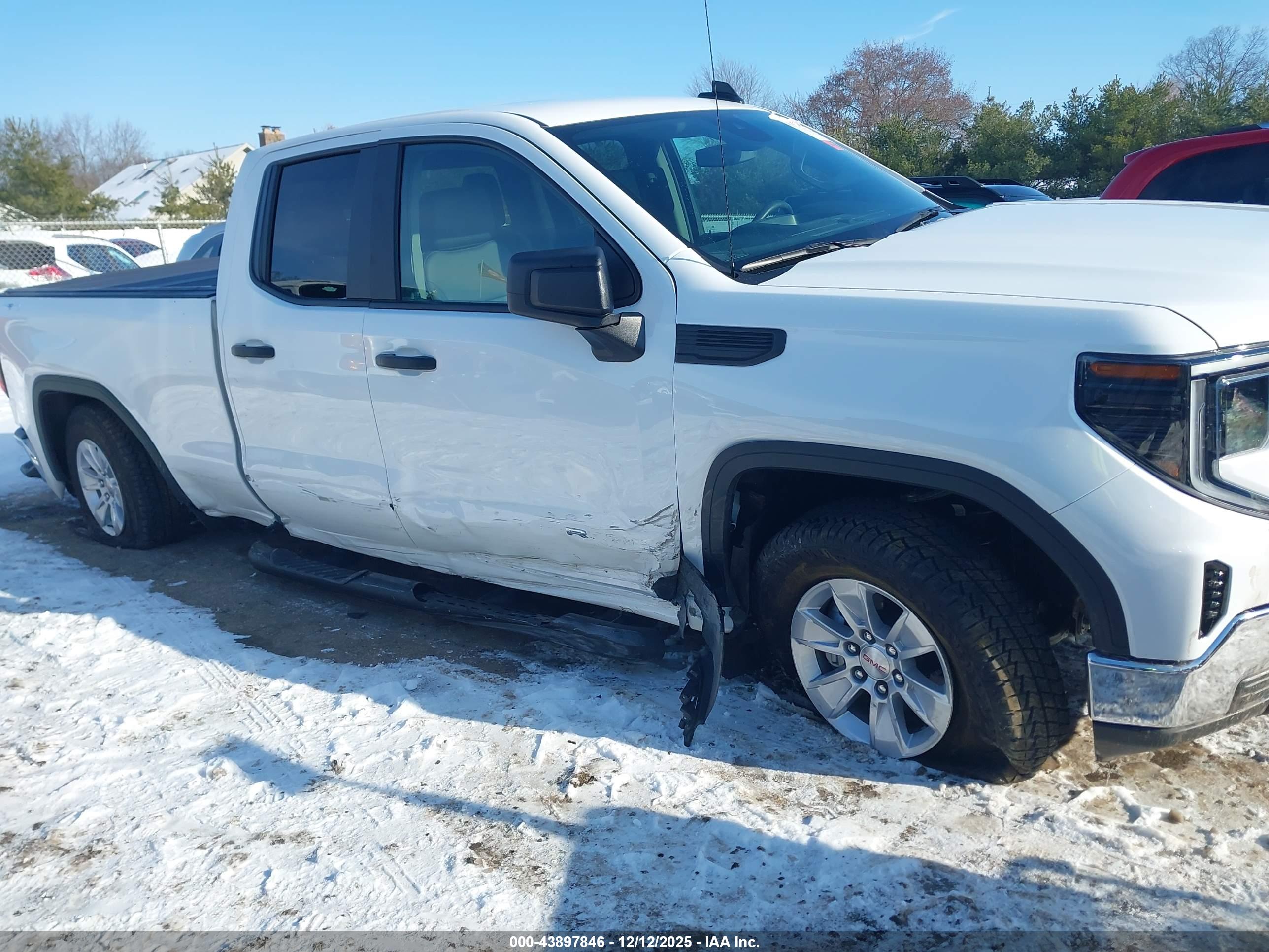 GMC SIERRA image 6