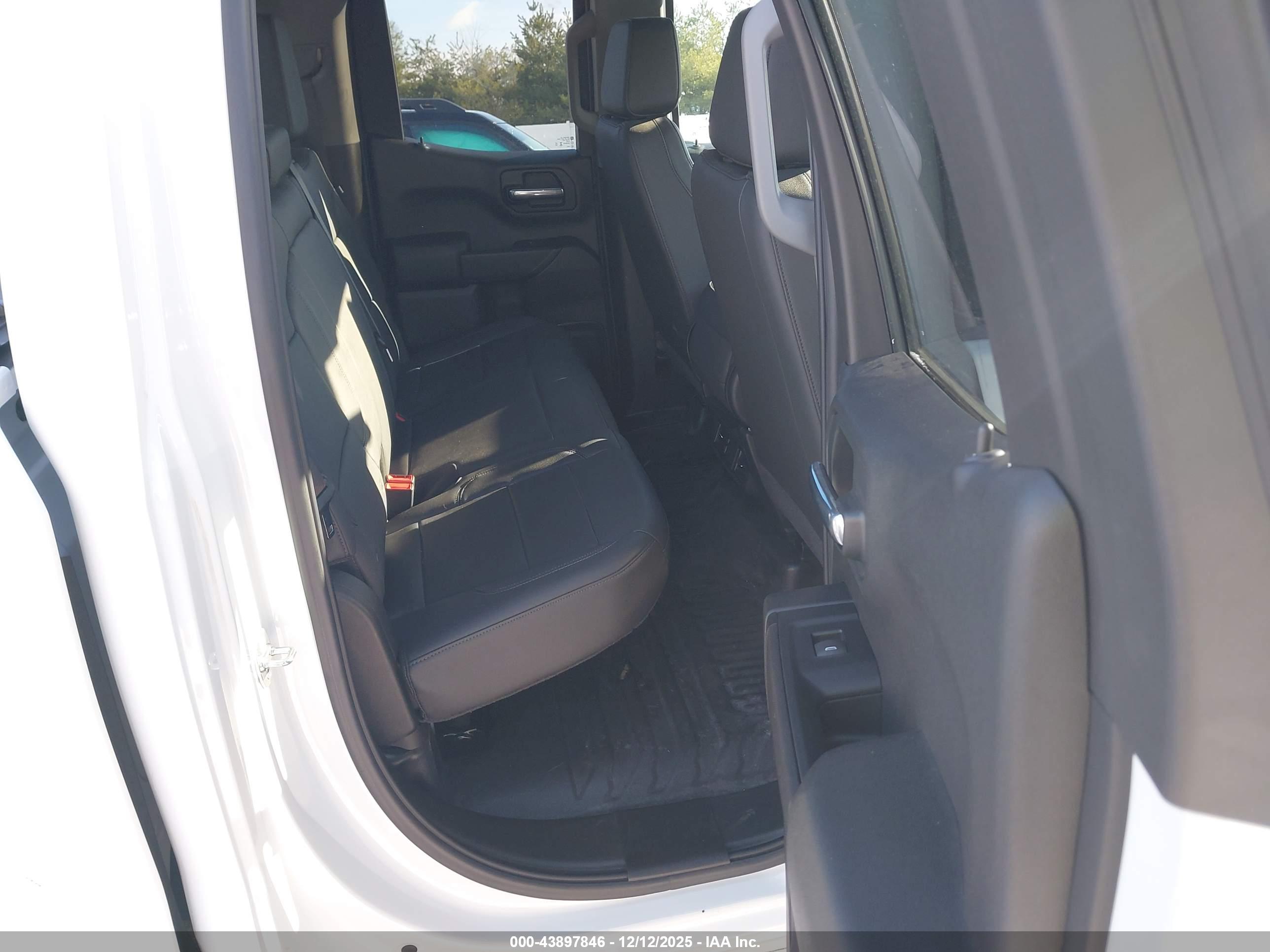 GMC SIERRA image 8