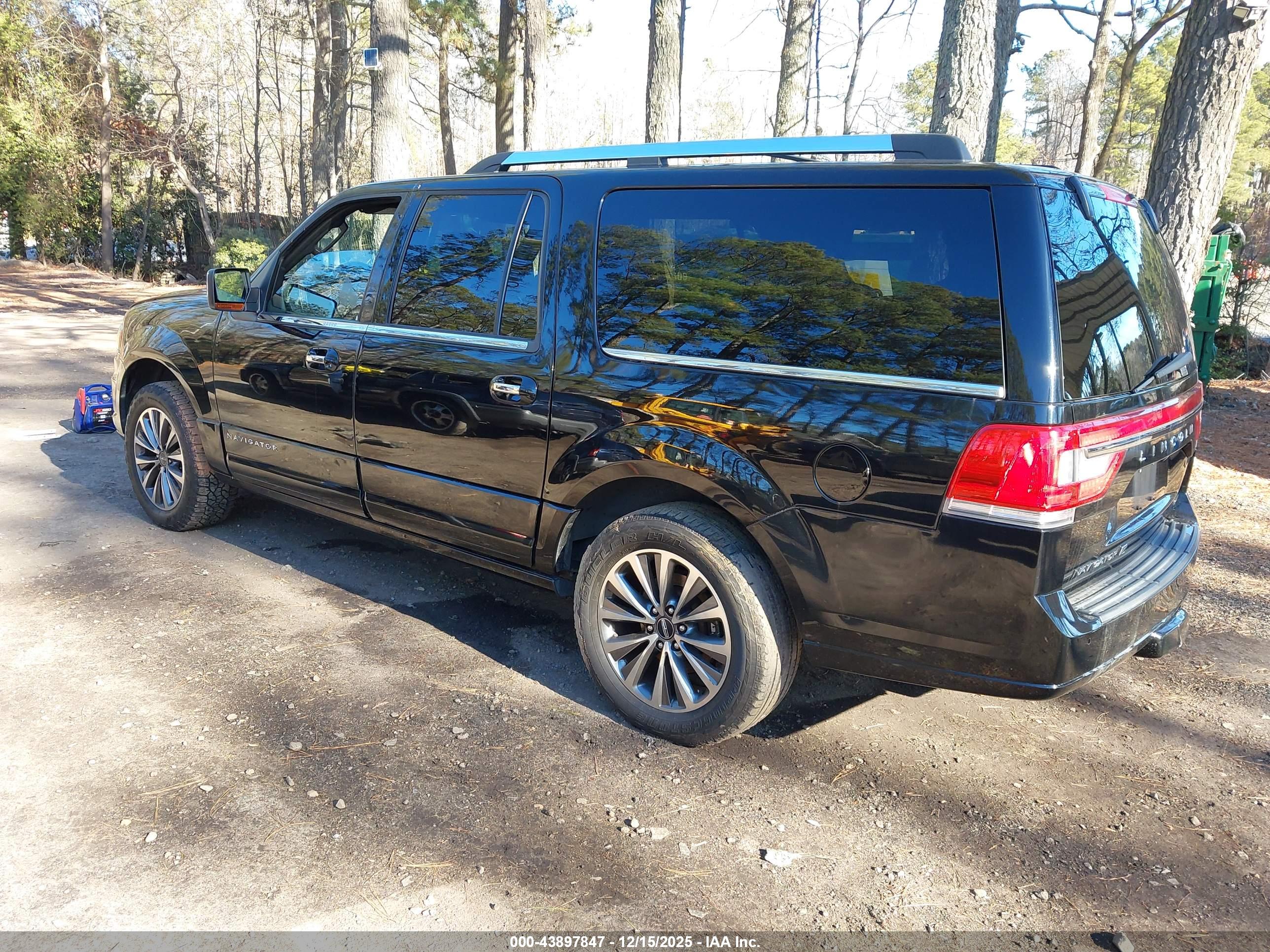 LINCOLN NAVIGATOR image 3