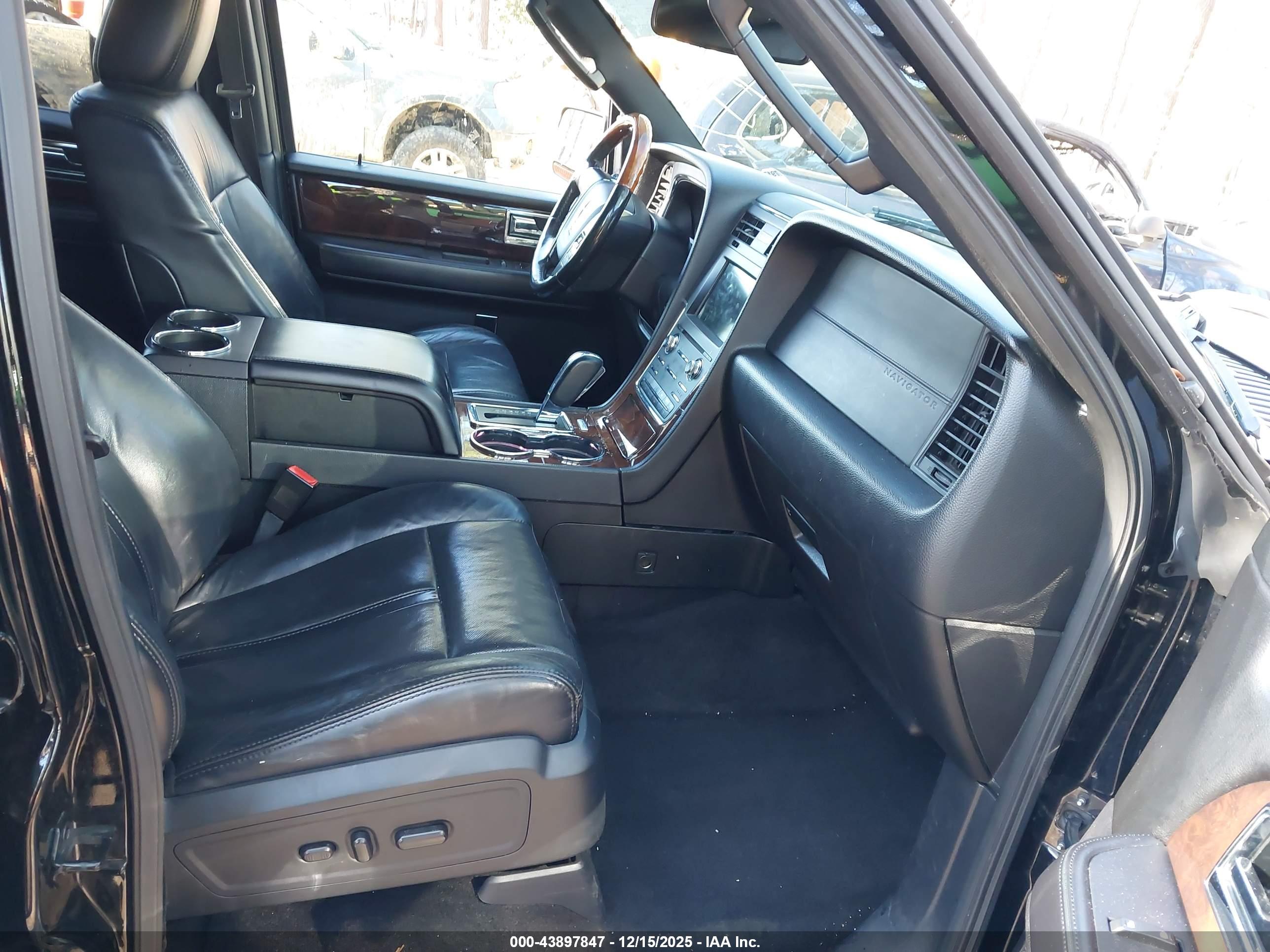 LINCOLN NAVIGATOR image 5