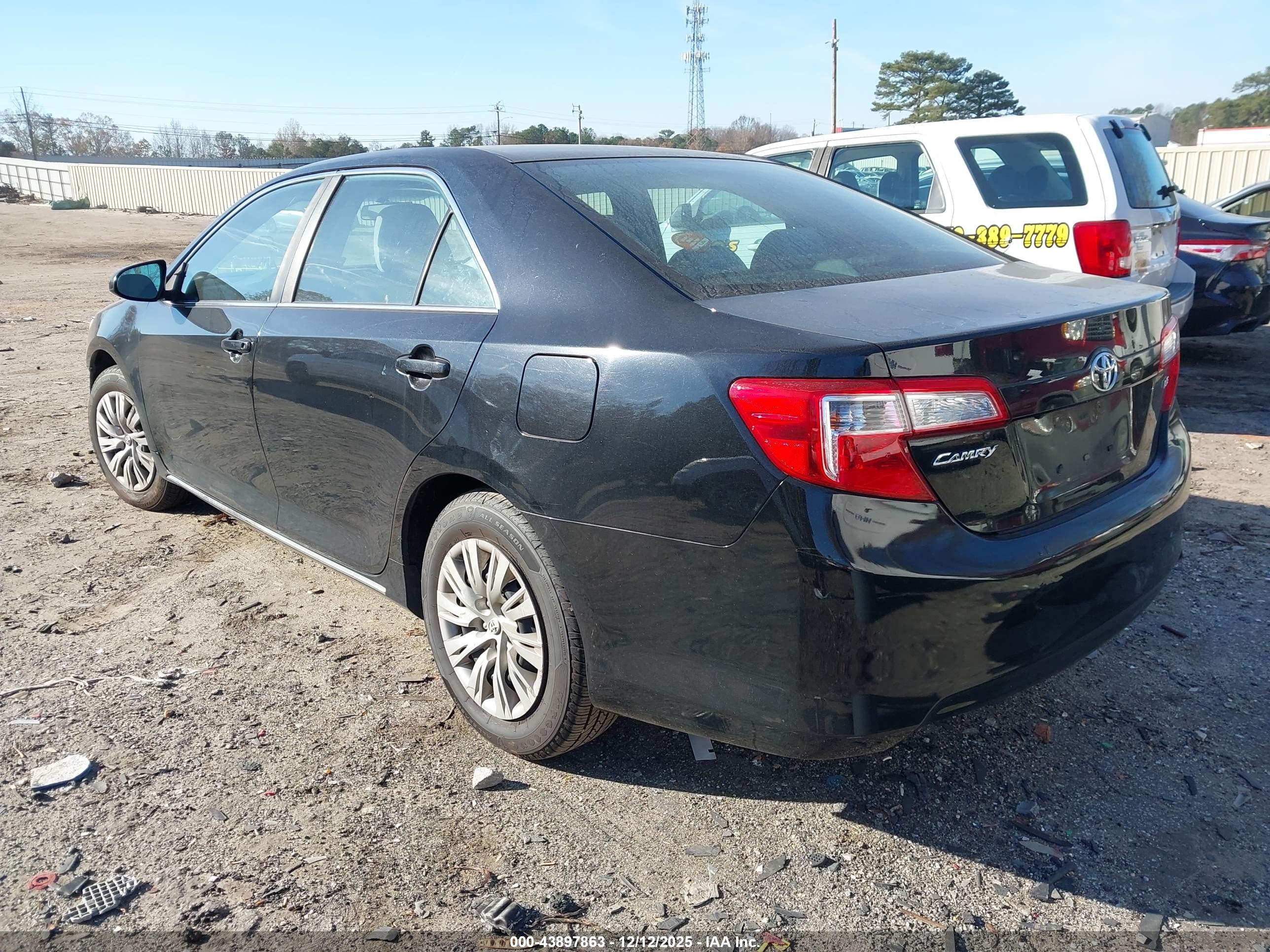 TOYOTA CAMRY image 3