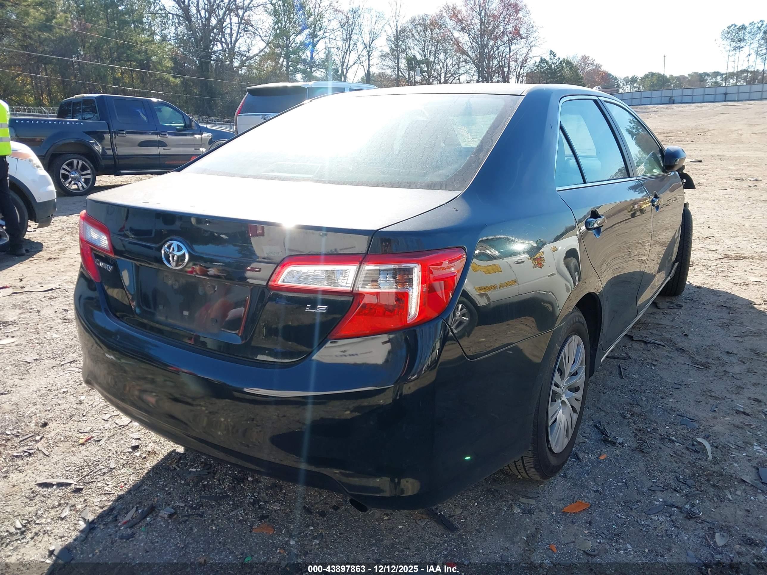 TOYOTA CAMRY image 4